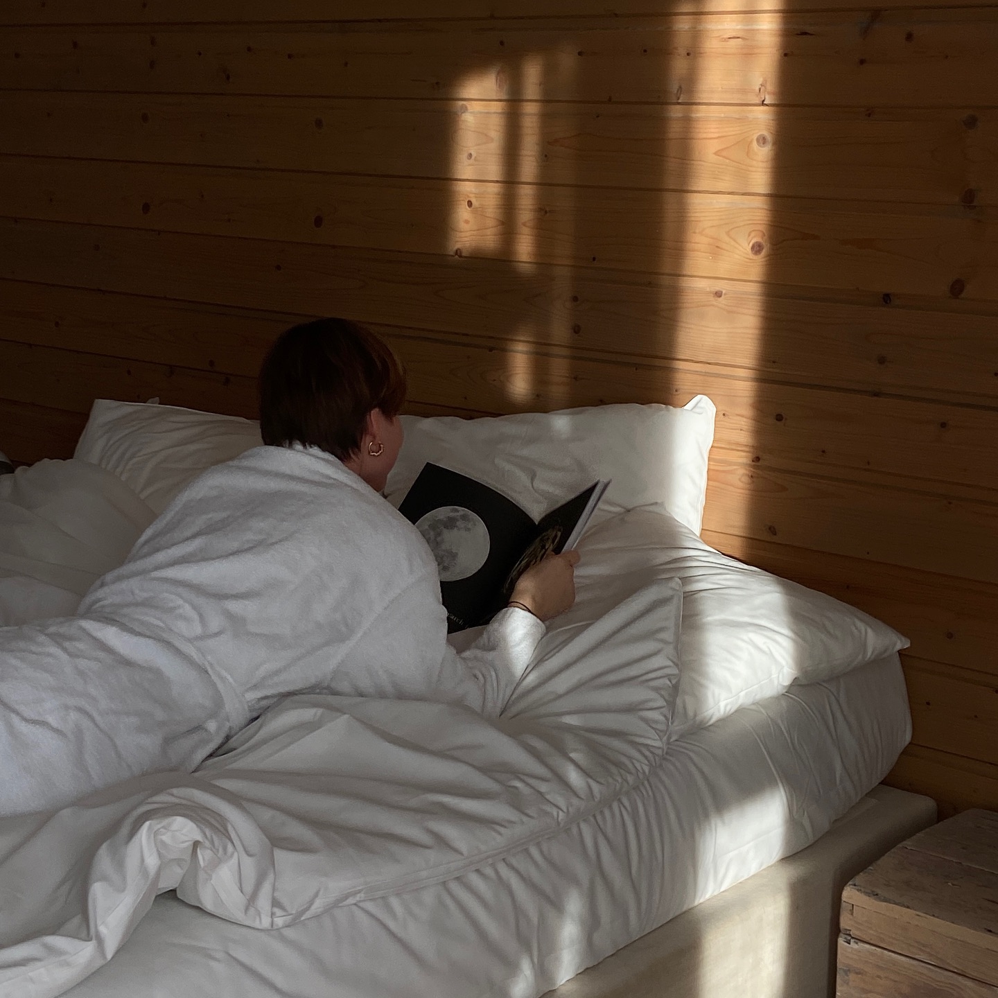 Miera un labsajūtas pilni mirkļi. Nekas liels, bet iespējams pats dārgākais, pēc kā šodien pilsētas dvēsele ilgojos.
Gaidīsim ciemos Annās!
Īpašie piedāvājumi un rezervācija
www.annashotel.com
anna@annashotel.com
67722288