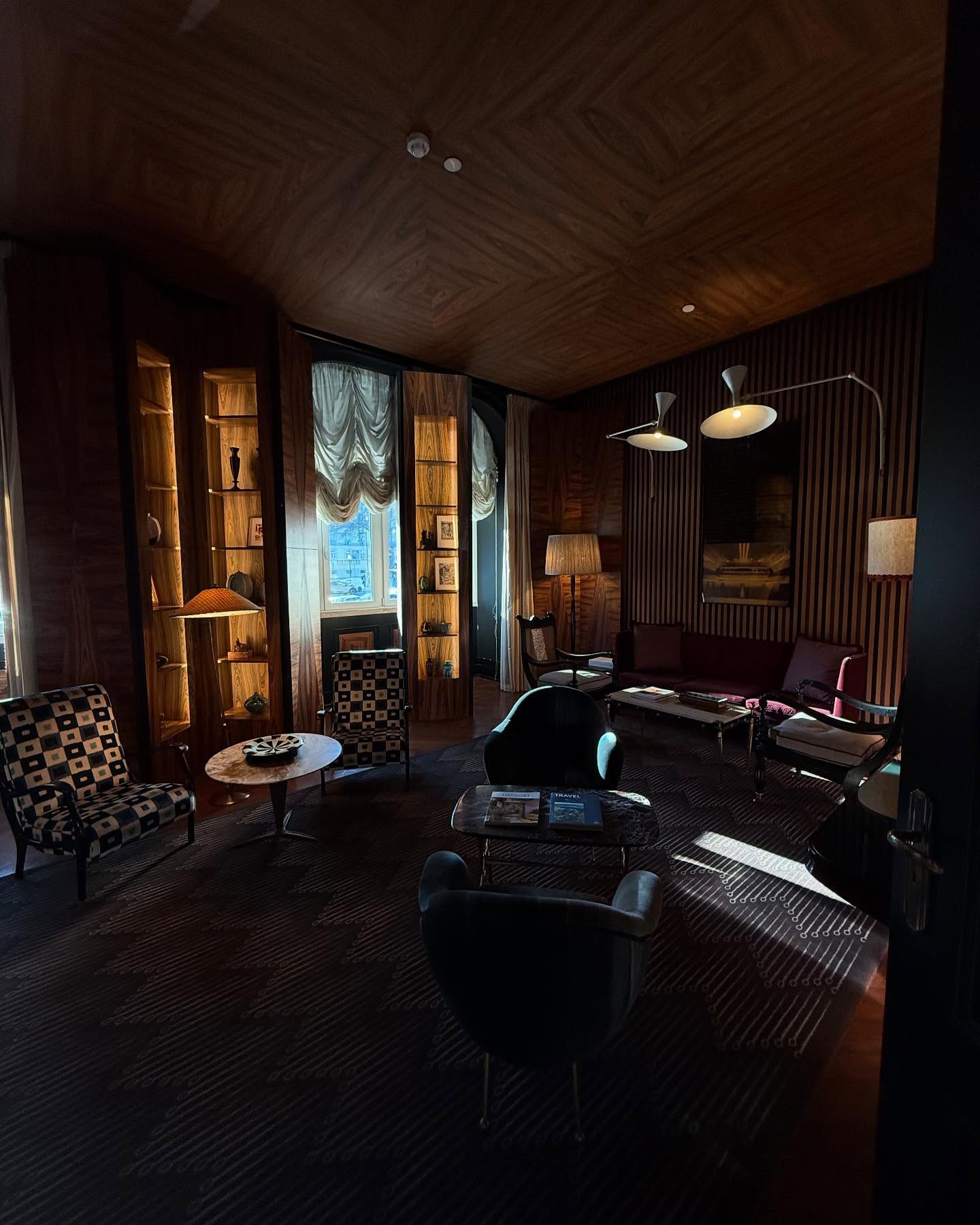 There is no place like home. ❤️🔥
#homeinteriors #lisbonhotels #lisbonhospitality #portuguesearchitecture #lisbonlife #lisbonlovers