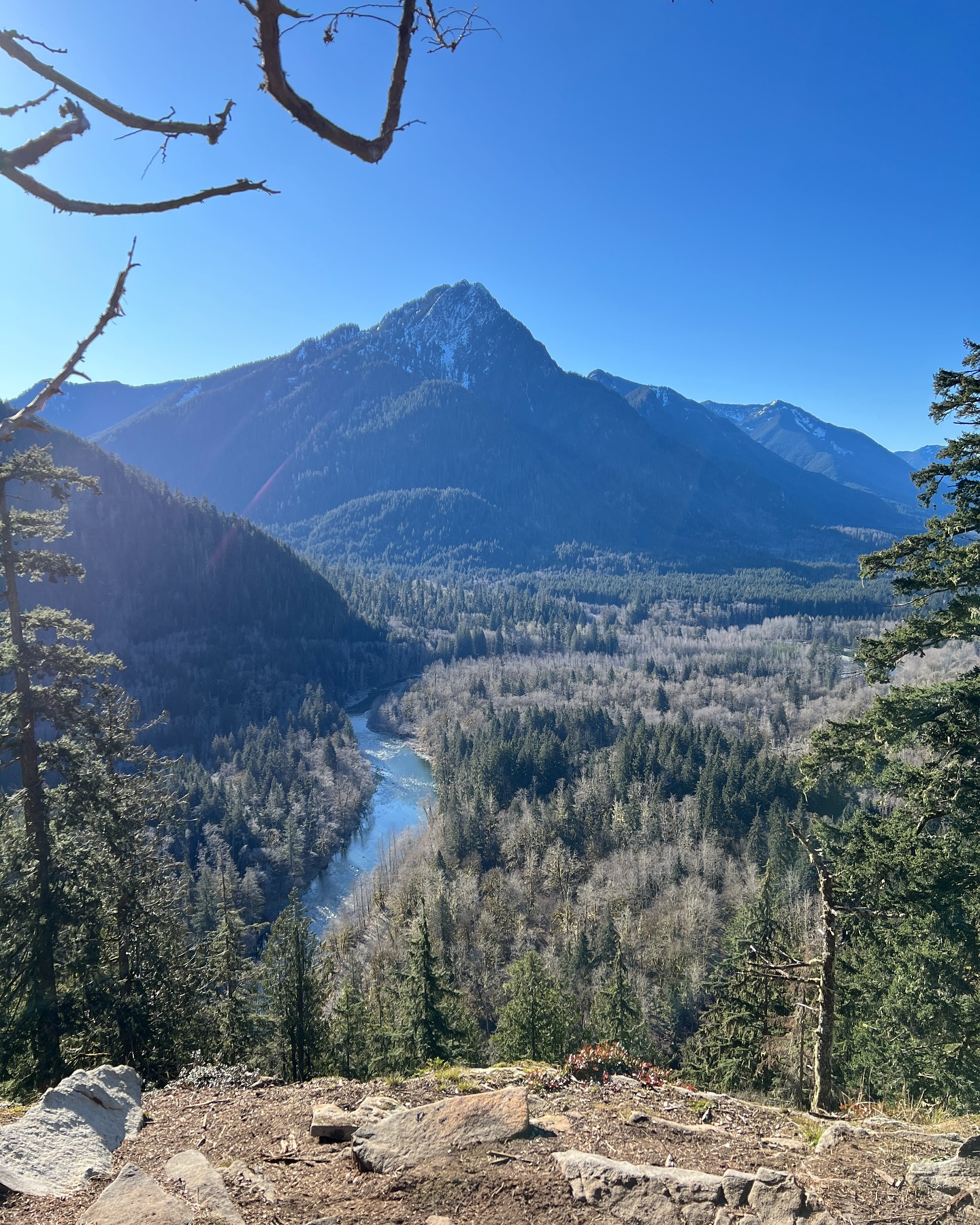 Amazing summit and empty cups at Pratt Balcony
☀️🏔️🌑
.
.
.
.
.
.
.
.
.
.
.
.
.
#coffee #outdoors #nature #hike #pnw #wa