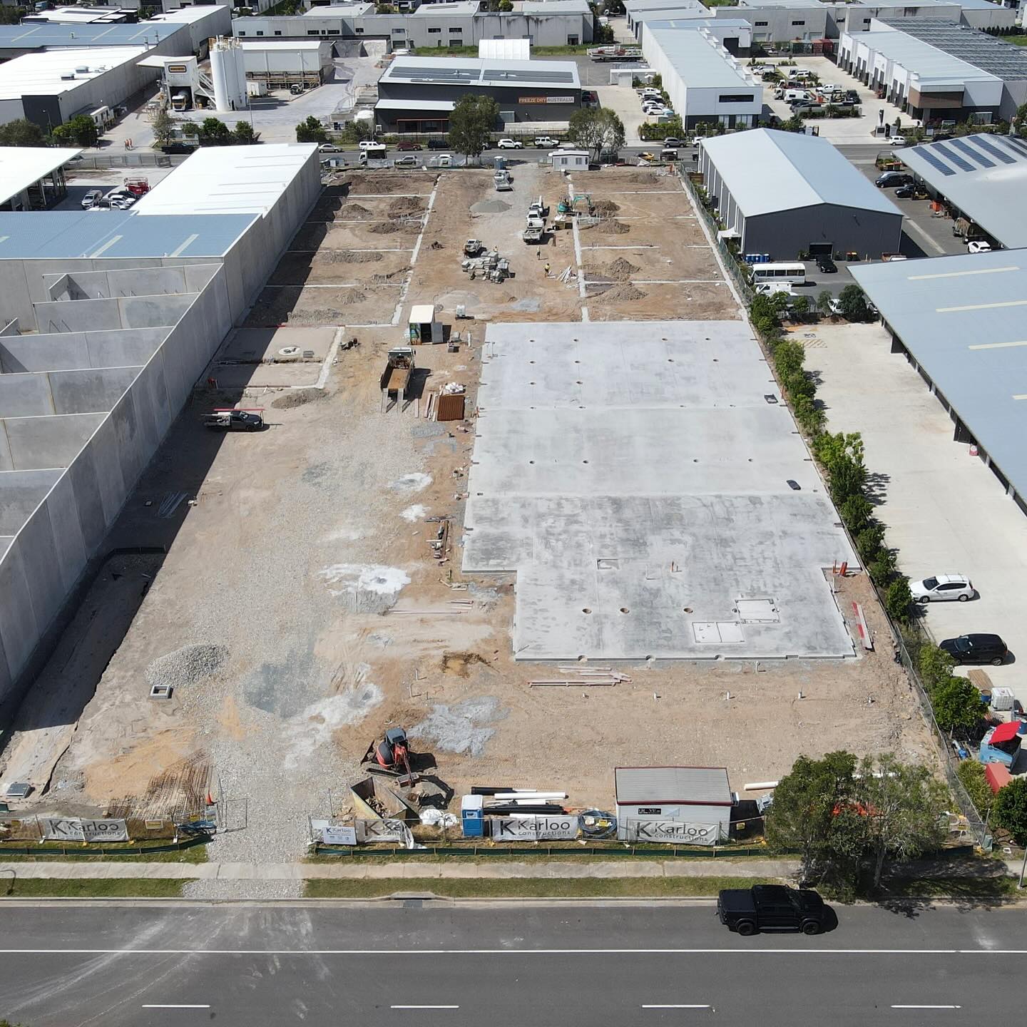 Back-to-back projects in Coolum Industrial Park, both on track for completion this year.
#karlooconstructions