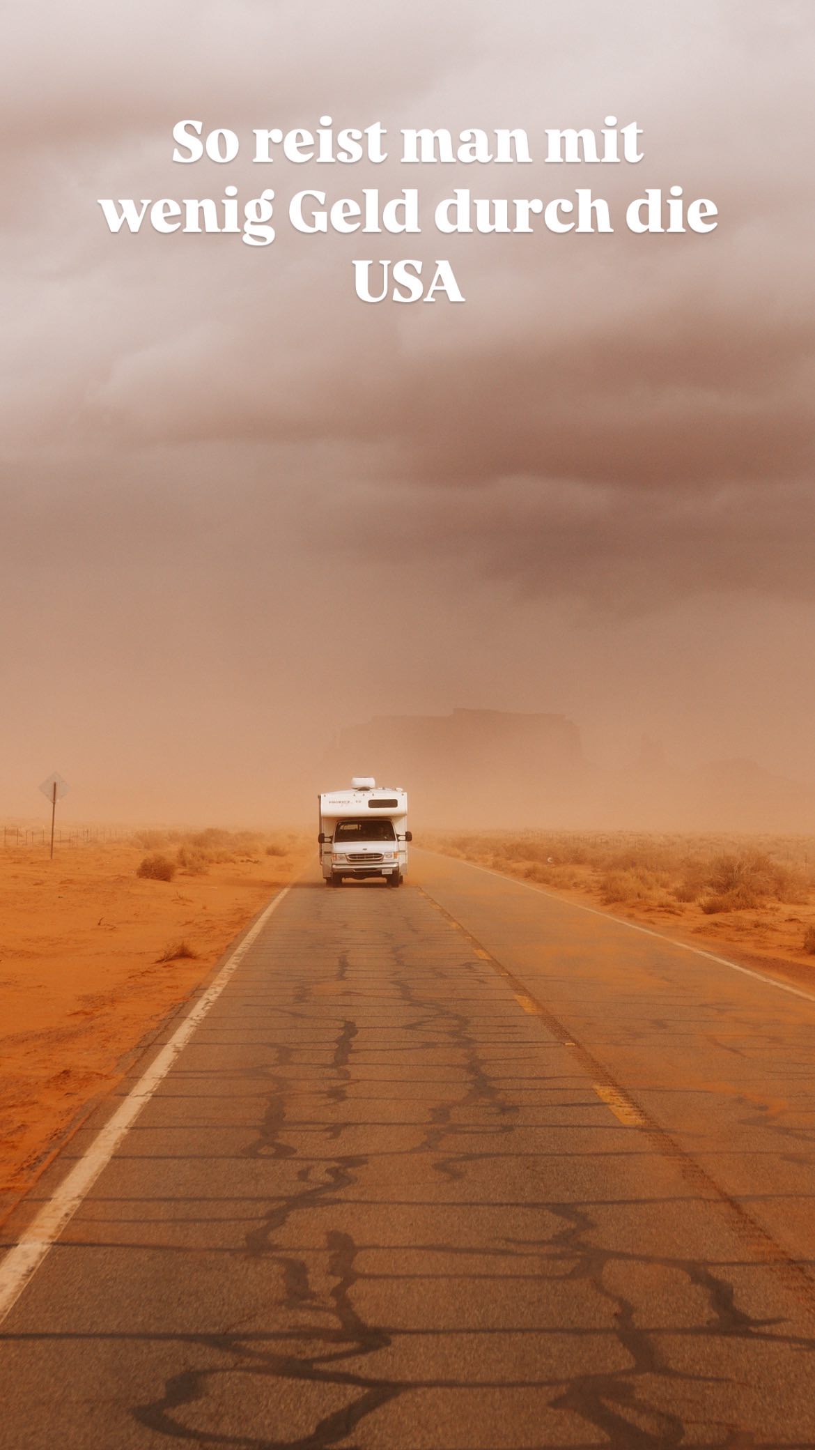 USA-Roadtrips sind unbezahlbar? Nicht mit uns! 🙅🏼♀️
Wir zeigen dir, wie du günstig durch die USA reist. 🇺🇸💲
Im Mietwagen schlafen:
Das spart mega viel Geld, denn Motels kosten im Schnitt zwischen 100–200 $ pro Nacht. Wir haben es uns einfach im Auto gemütlich gemacht:
✔️ Matratzentopper von Walmart (super günstig!)
✔️ Aufblasbare Isomatten & ein Spannbettlaken aus Deutschland
✔️ Kofferraum + umgeklappte Sitze = unser DIY-Roadtrip-Bett
Und ja – es war sogar richtig gemütlich!
Wildcamping (in den USA „Dispersed Camping“ genannt):
Gerade im Südwesten gibt’s richtig viel BLM-Land und National Forests, wo man legal wild campen kann.
💸 Kostet: 0 $ pro Nacht
🌄 Abenteuerlich & oft die schönsten Spots
👉 Die besten Plätze? Findet ihr mit der App iOverlander.
In der Nebensaison reisen:
Klar, kein krasser Geheimtipp, aber es lohnt sich!
🍂 September–November: Angenehmes Wetter + bunte Herbstblätter
🌸 März–Mai: Blühende Kakteen & mit Glück sogar der Superbloom
Weniger Touris und angenehmere Temperaturen
Bei Walmart einkaufen:
Sowohl Campingzeug wie Kocher, Gas, Kühlbox usw. als auch günstige Lebensmittel.
💡 Tipp: Alles, was du nicht mehr brauchst, kannst du spenden. Die Leute freuen sich immer riesig!
Und bevor’s in die Wildnis geht: Vorräte anlegen – rund um Nationalparks wird’s teurer.
Sachen aus Deutschland mitnehmen:
Wir hatten unsere Isomatten, Kissen und Schlafsäcke dabei – hat uns einiges an Geld gespart.
Sogar Gewürze hatten wir im Gepäck, weil die in den USA oft teurer sind.
Selber kochen:
Auch kein krasser Geheimtipp, aber mega effektiv, um Geld zu sparen.
🍽️ Essen gehen? Schnell mal 60 $+ für zwei Leute – und das in einfachen Diner.
🔥 In der Natur kochen? Viel schöner, günstiger und die Aussicht gibt’s gratis dazu.
Fazit:
Wir können diese Art zu reisen in den USA nur empfehlen! Du erlebst die Natur viel intensiver und schläfst unter den schönsten Sternenhimmeln ever. 🌌
Was denkt ihr: Wie viel haben wir für unsere letzte Reise in die USA & Kanada (30 Tage) ausgegeben?
Schreibt’s in die Kommentare! Die Auflösung gibt’s im nächsten Reel. ☺️
📌 Speichere dir den Post für deinen nächsten Roadtrip!
#usaroadtrip #günstigreisen #nationalparksusa