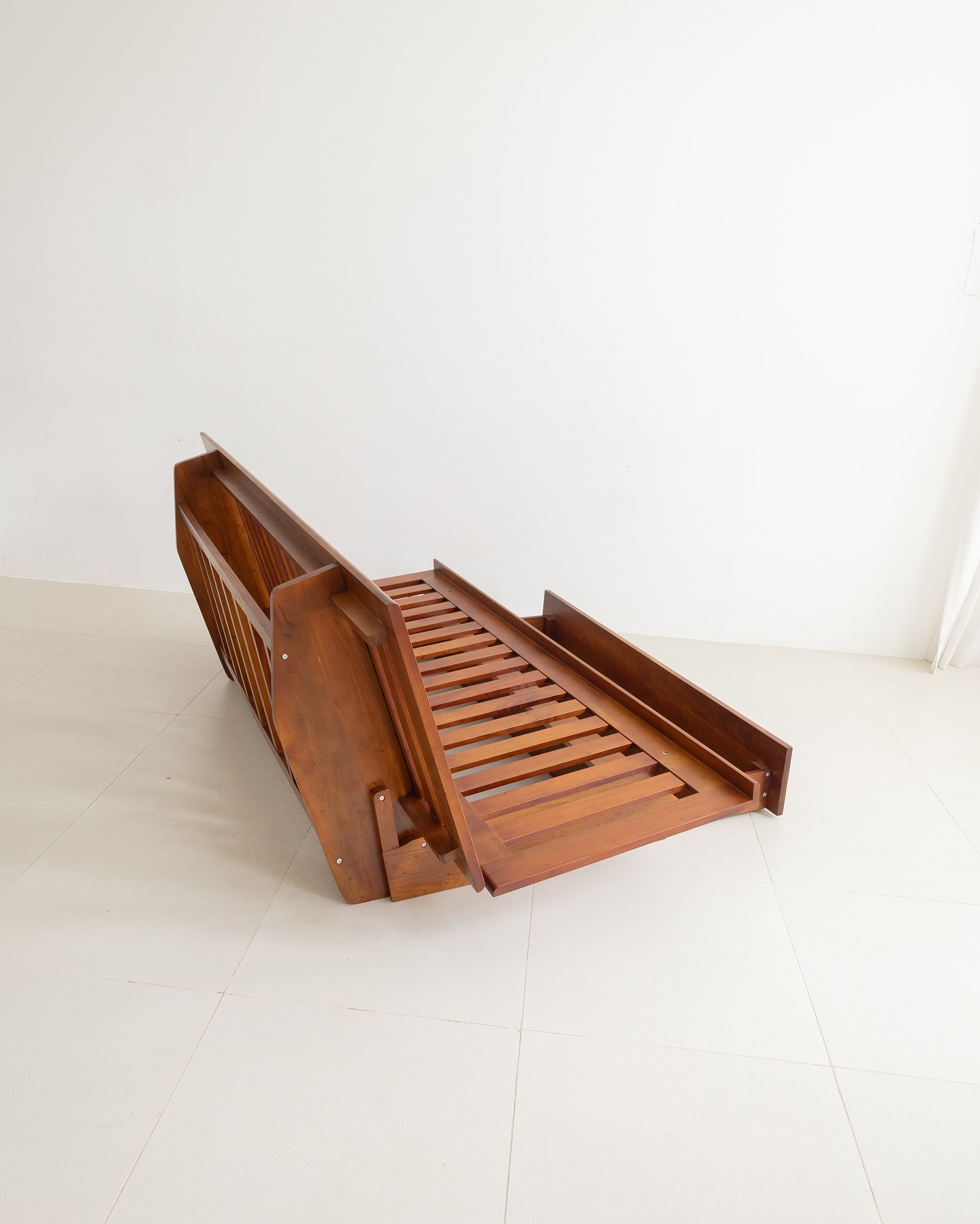 Detail look of Okinawa Sofabed✨
100% terbuat dari kayu solid mahoni
Terdapat 2 storage , laci dan storage di belakang sandaran
Bisa difungsikan sebagai sofa dan tempat tidur✨
#furniturekayu#sofabed#storage#furniturestore #furnitureindonesia