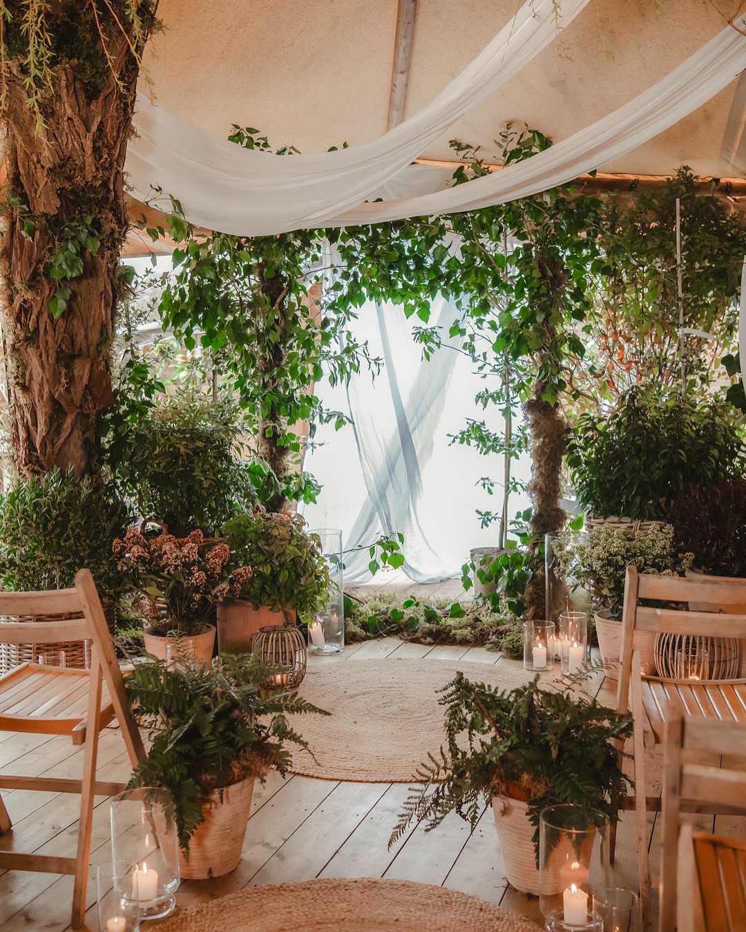 EARTHY, BUT MAKE IT OPULENT - and sustainable, please.
Is your vibe too? Because I love it.
Photographer: @ejlewis
Styling: @thewhiteemporium
Rentals: @wrenark_
Stationery: @thekinddesigner
HMUA: @annajonesbridal
Dress: @loveandlovedbridal
Suit: @thecotswoldtailor
Model: @biliaievvvaaa
Venue: @thegardentipi
Concept & planning: @karintindallweddings
You’re seeing a ceremony set-up using plants and hired urns and baskets in a wedding tipi in Buckinghamshire, where the all planning was focused around delivering a stylish, yet sustainable and eco-friendly wedding.
#ecofriendlywedding #ecoconscious #bride #sustainablewedding #buckinghamshirewedding #rusticwedding