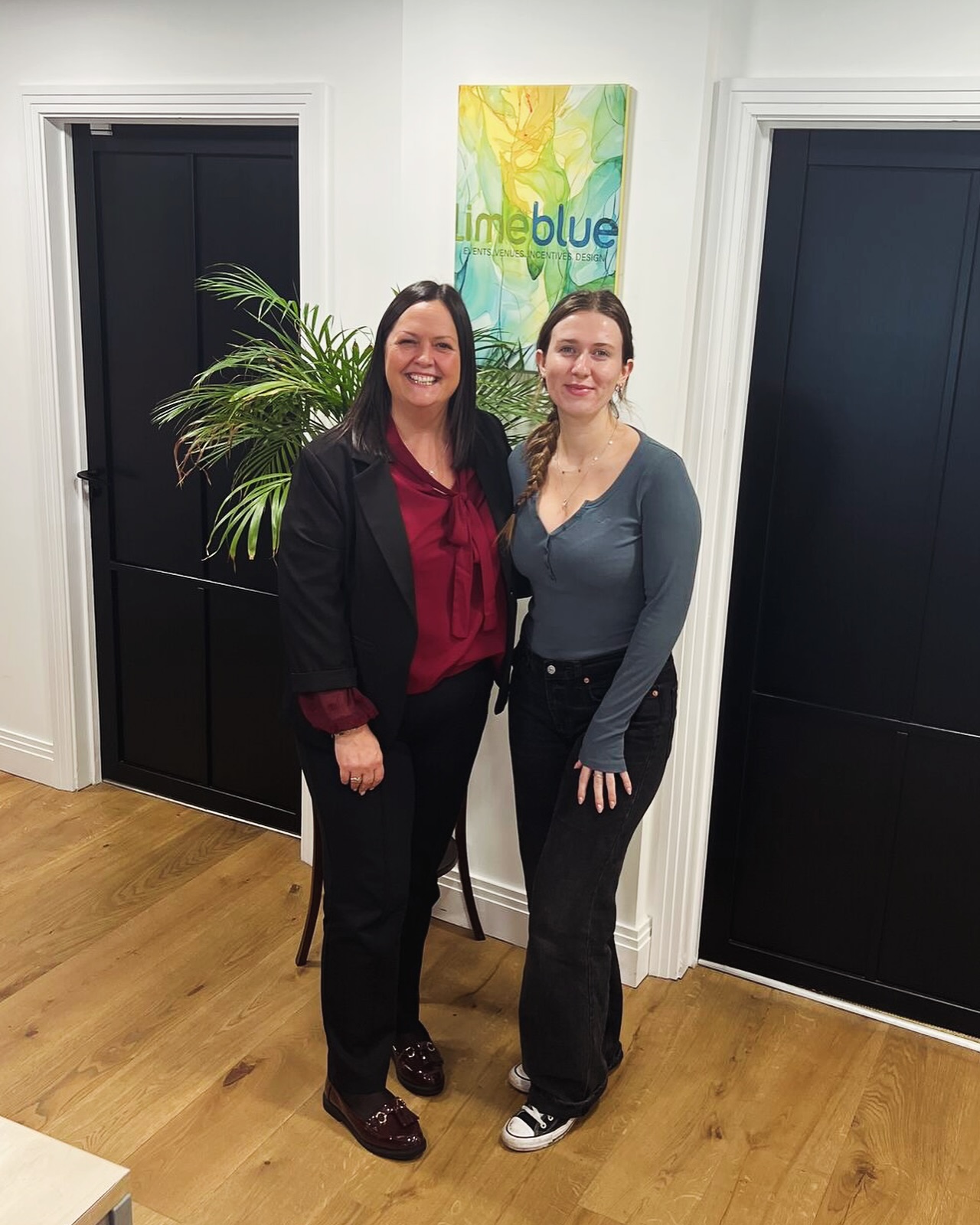 Last week, we had the pleasure of welcoming Liz Gibbon from Classic British Hotels - Luxury UK Hotels & Resorts. She updated us on the latest additions to their collection of hotels. It’s always great to hear about new venues.
.
.
.
#limebluesolutions #travel #hotels #events #design #venue #live #virtual #production #av #incentives #rewards #client #sitevisit #uk #teammeeting #successful #LuxuryHotelsUK #venuefinding #eventprofessionals #eventprofsuk #berkshire #cookham #creativesolutions #eventstyling #lifestyle #team #celebrations #design #music #decor