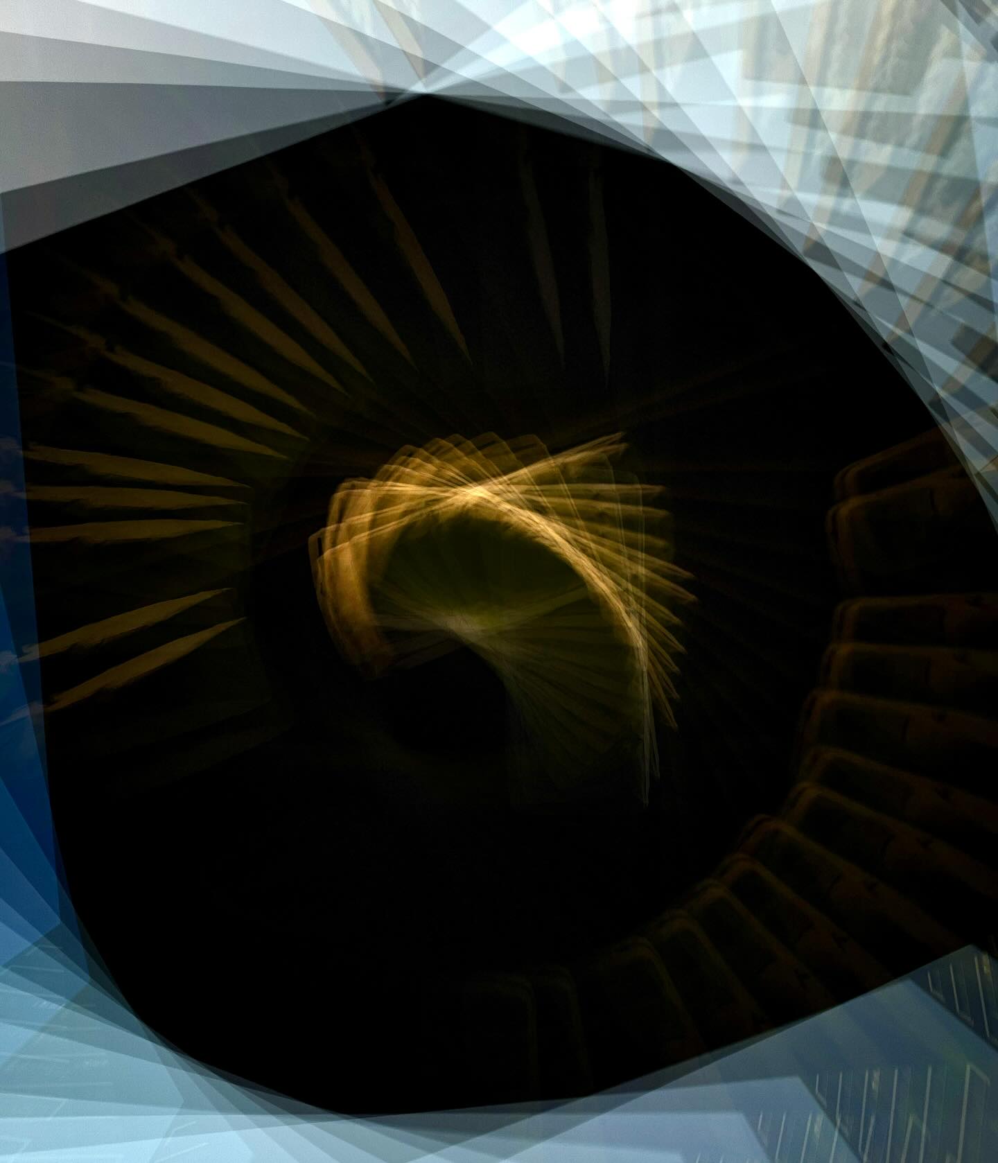 LICHT*STRAHLEN #experimentellefotografie #multiexposure #nophotoshop #mehrfachbelichtung #visualart #fineartphotography #wallart #wandbilder #abstractart #inmotion #experimentalphotography #art #motion #artoninstagram #fineart #ilovehannover #hannoverliebt #timmgrastorf #picoftheday #artography #hannovercity #hannover #sunset#bigcitylights #streetphotography #architecture #raschplatz #enercity #architektur