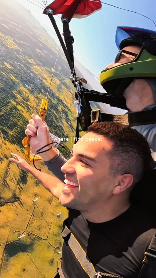 Discover your own happy place 🪂✨
#skydiving #peace #bliss #inspiration #adventure #love #skydivinggram