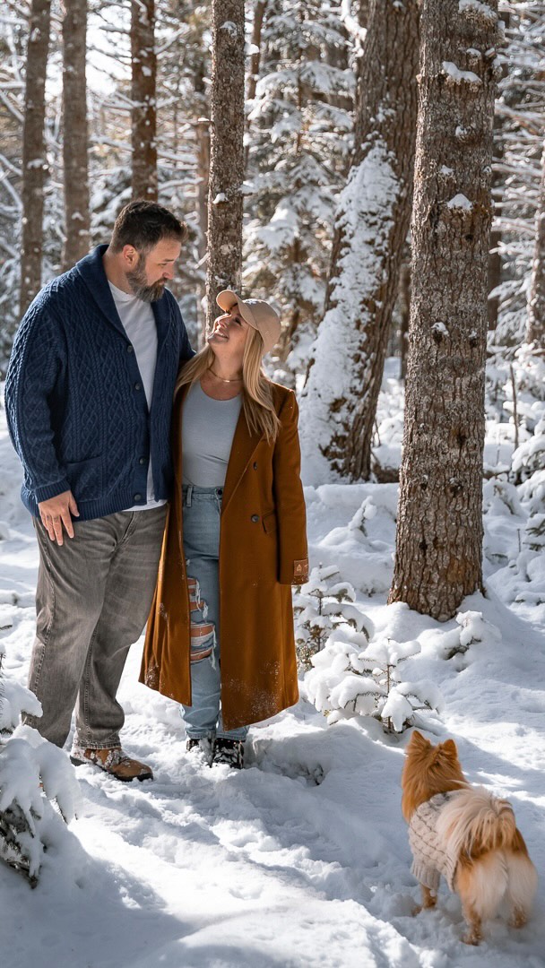 Such a stunning session this past weekend! Although a tad cold, the snow covered branches made up for it 😍
#novascotiaphotographer#novascotia#ns#canon#petphotography#petphotographer#dogs#pomeranian#dogportrait#behindthescenes#canadianphotographer#canada#dogphotographer#dogphotography#camera#photosession#photoshoot