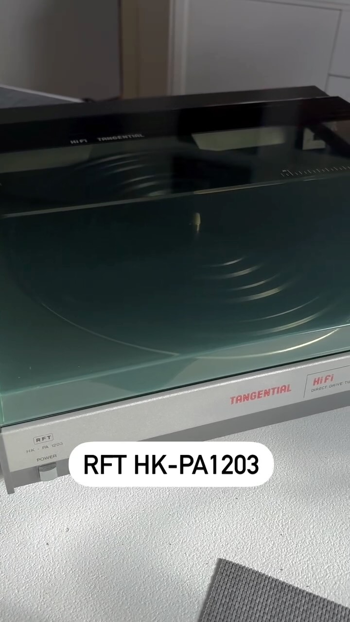 RFT HK-PA1203… Dieser Tangential Player hat mir fast den letzten Nerv gekostet. Erst eine neue Steuerplatine brachte den gewünschten Erfolg. Mit dem neuen Abtastsystem und komplett neu eingestellt wird er seinem Besitzer viel Freude machen. Die polierte Haube strahlt auch wieder.
#vintageaudiomd #vintageaudio #vintageaudiorepair #vintagehifi #vintagerepair #vintageaudiolove #doityourself #rft