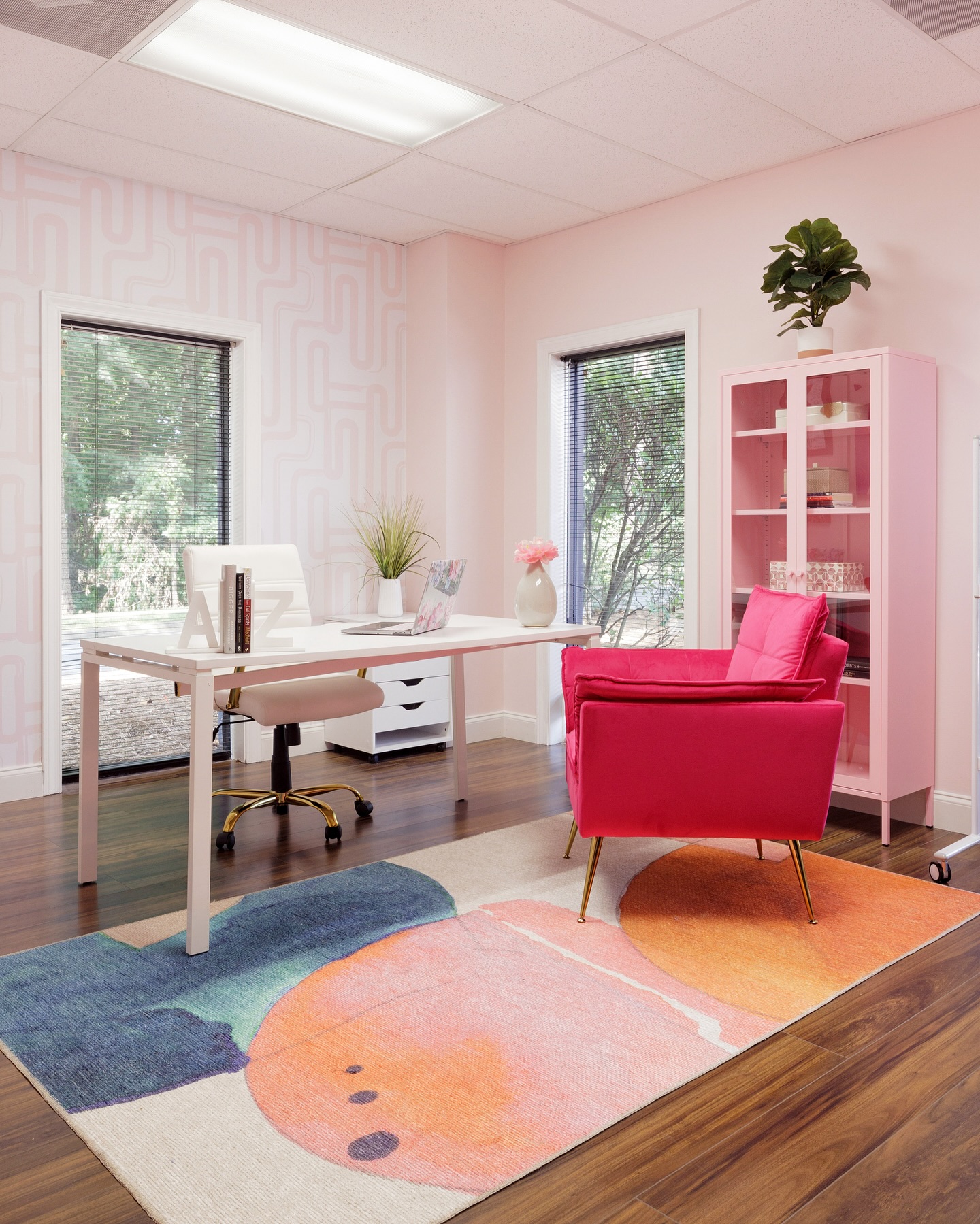 ✨ AWARD-WINNING DESIGN! ✨
Our Office Punch project won Bronze at the 2024 Georgia Design Awards—and we couldn’t be more honored! 🏆
This multifunctional workspace was designed to empower women, foster collaboration, and enhance productivity, all while aligning with our client’s brand and community-driven mission. From modular furniture to strategically placed color psychology, every design choice was made with function, flexibility, and impact in mind.
🔗 Love this transformation? Let’s bring your vision to life! DM us or visit our website to get started.
📸 @catmaxphoto
#AwardWinningDesign #GeorgiaDesignAwards #OfficeDesign #InteriorDesign #WorkplaceWellness #CreativeSpaces #WomenInBusiness #AtlantaInteriors #ContractDesign #CommercialDesign