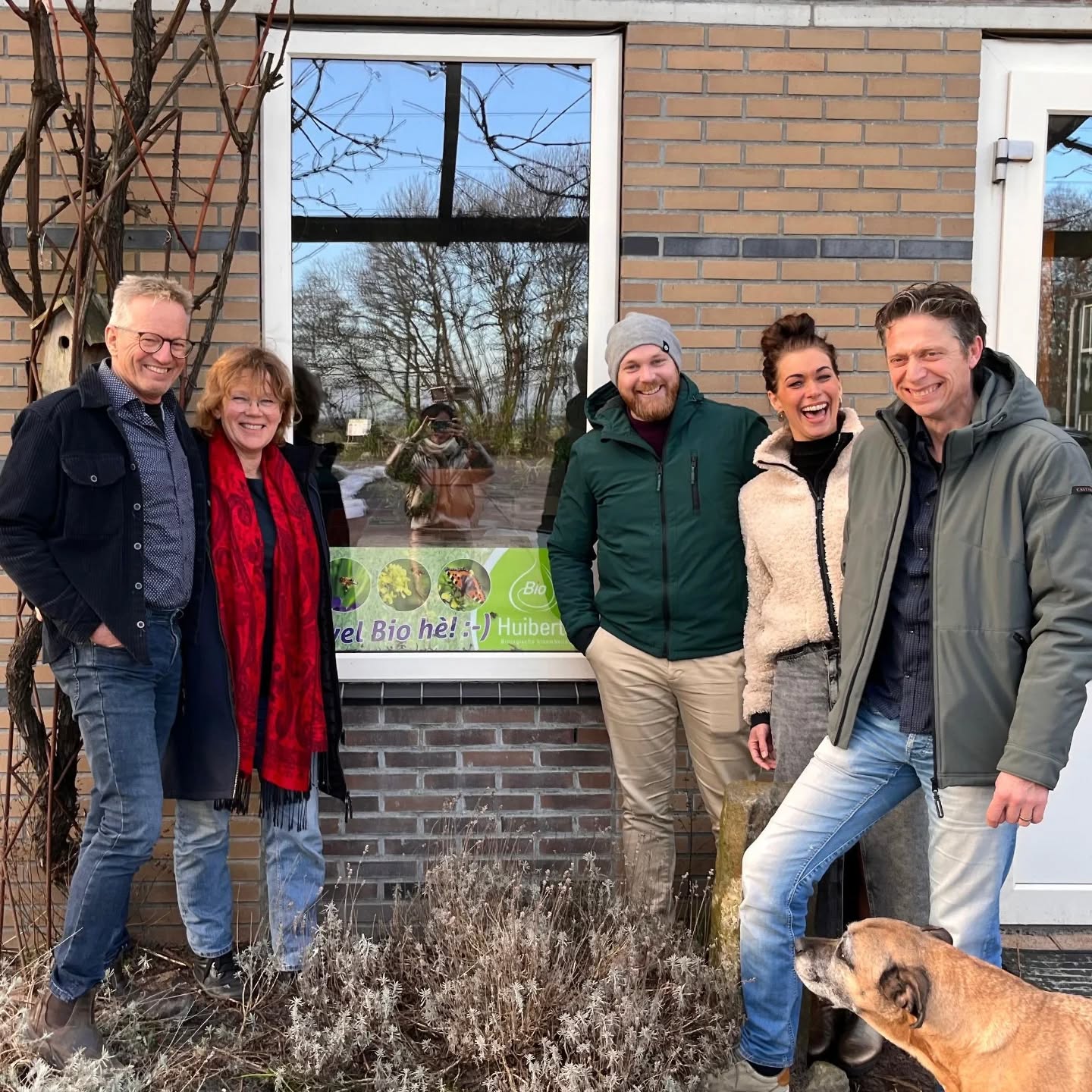 Met trots kunnen wij mededelen dat wij samen met Glenn Vaars, Huiberts Biologische Bloembollen voort gaan zetten. Deze overname biedt prachtige kansen voor WW van Haaster om het nieuwe groene telen sneller te leren en te kunnen integreren op ons bedrijf in Breezand. We hebben heel veel zin in dit nieuwe avontuur!