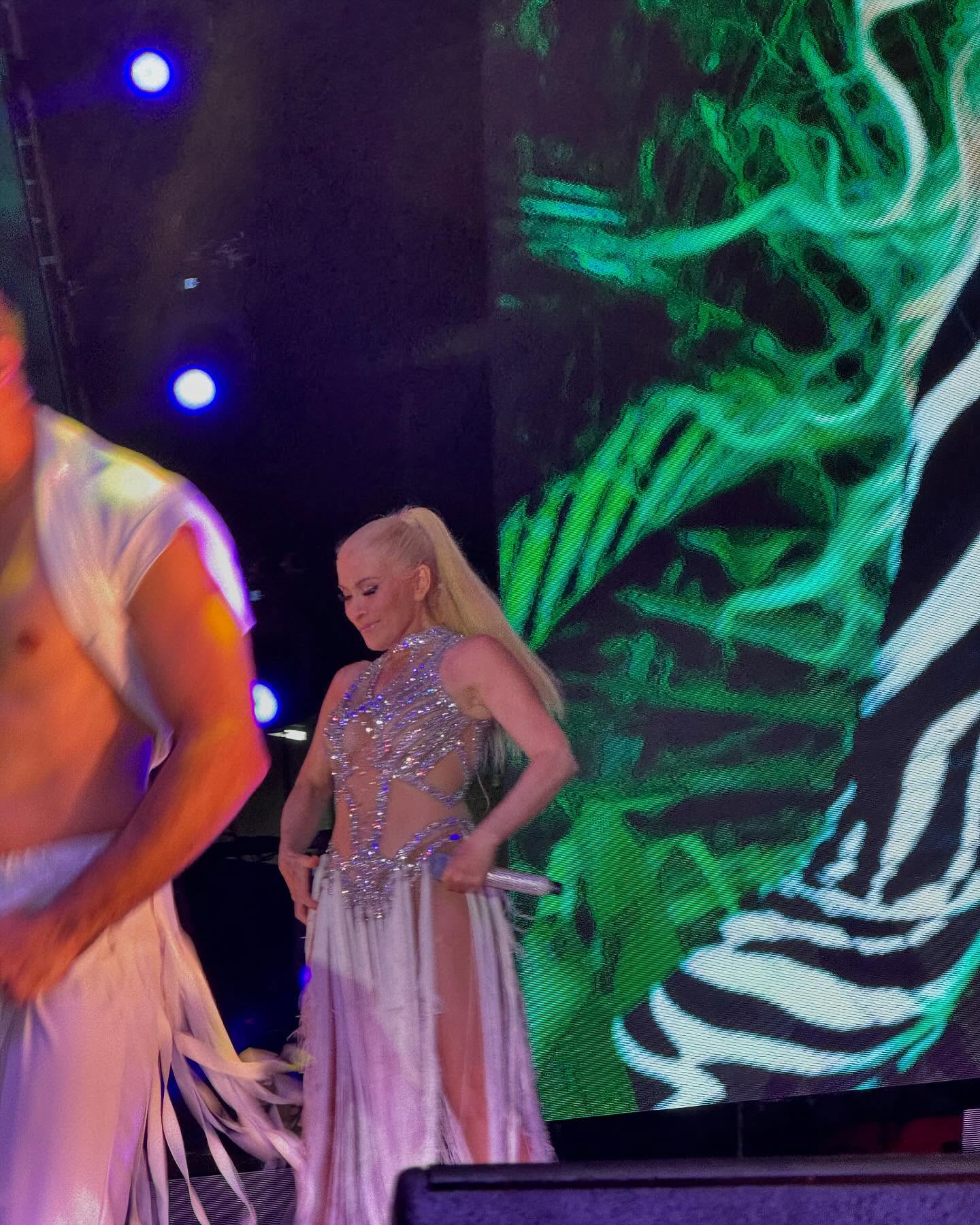 Yuri en concierto con Booking International México