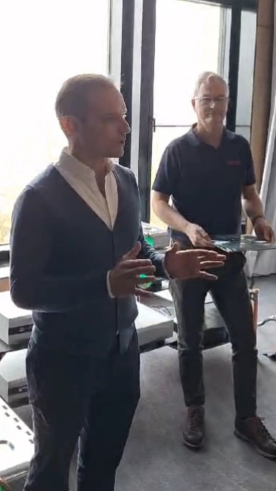 Part 1:
.
Today, I had the great honor to present my 'Fantasy for Piano & Orchestra in B Minor, Op.8' on an transparent EcoRecord by Sonopress (Gütersloh/Germany) at the #norddeutschehifitage in the hotel #lemeriedienhamburg .
.
The EcoRecord was played on the high-end New Reference turntable by THORENS / #thorens__turntable and showcased in the main showroom of @audioreferencehh . Over 80 people attended, and the feedback was overwhelming!
You can order the EcoRecord via the link in my bio or on www.thorens-shop.de/vinyl .
Join me again tomorrow, on Sunday, February 2nd, in Room 229 at Hotel Le Méridien, Hamburg, and get your personally signed EcoRecord
OESTLIND - BUILDING BRIDGES BETWEEN WORLDS
.
My special thanks goes to @gunterkurten , @michael_gorny , @bettina.frias.3 , Jörg Pollmeyer and @monique_oestlind !
.
#classical #classicalcomposer #classicalmusic #classicalmusician
#classicalpianist #classicalpiano #composer #composersofinstagram #classicalrecord #ecorecord @thorens__turntable