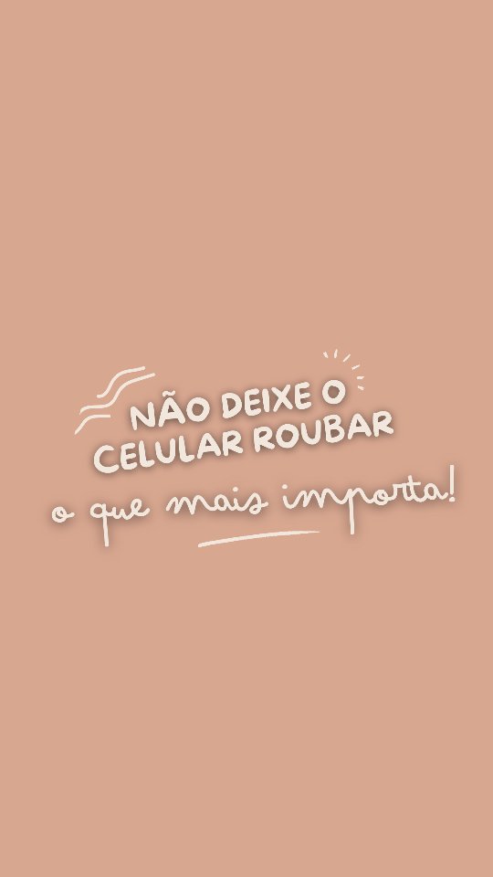 não deixe celular te roubar da sua vida real♡
•
Eu acredito que a Internet e o celular são, a princípio, ferramentas valiosas que podem nos ajudar no nosso dia a dia e tornar o nosso cotidiano muito mais prático.
Mas a verdade é que, se não usarmos o mundo virtual de forma moderada e cheia de propósito, iremos, sem dúvida, perder muito mais do que poderíamos ganhar com essa tecnologia.
O celular jamais será mais importante do que a nossa presença.
Nunca deveríamos deixar que esse pequeno aparelho roubasse de nós os momentos preciosos que estão acontecendo bem aqui, diante dos nossos olhos, no mundo real.
Eu ando me organizando para trabalhar, responder e-mails e enviar mensagens importantes em momentos do dia que sejam específicos para esse fim, e não em qualquer pequena brecha ou pequena pausa que surjam na minha rotina.
Vamos caminhar juntas nessa busca por essa vida mais cheia de presença?
#slowcontent #offline #detoxdigital #presença #propósito