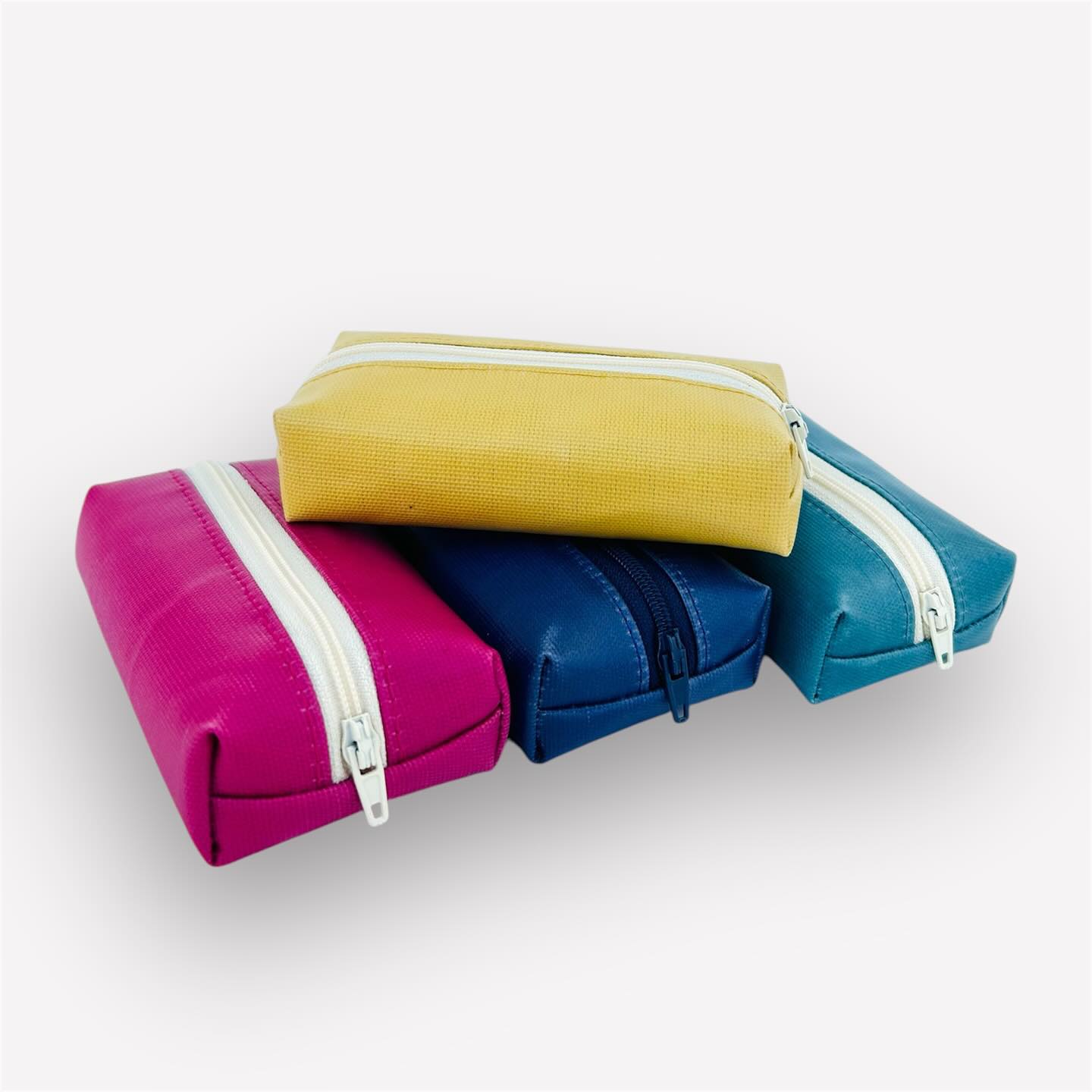 Neue Farben von meinen beliebten Taschentuchtäschchen sind jetzt erhältlich🤗
🛍️Jetzt auf ✨manudesign.ch✨
#manudesign #handmade #smallbusiness #smallbusinessowner #smallbusinesssupport #bagslover #handarbeit #schweiz #switzerland🇨🇭 #swissmade #swisshandmade #pratteln #selfdesign #womansmallbusinessowner #umhängetasche #bauchtasche #bellybag # #selbstgemacht #prettybag #prettybags #coolbag #bagforwomen #bagformen #unikat #träumewerdenwahr #stoff #cotton #stitch