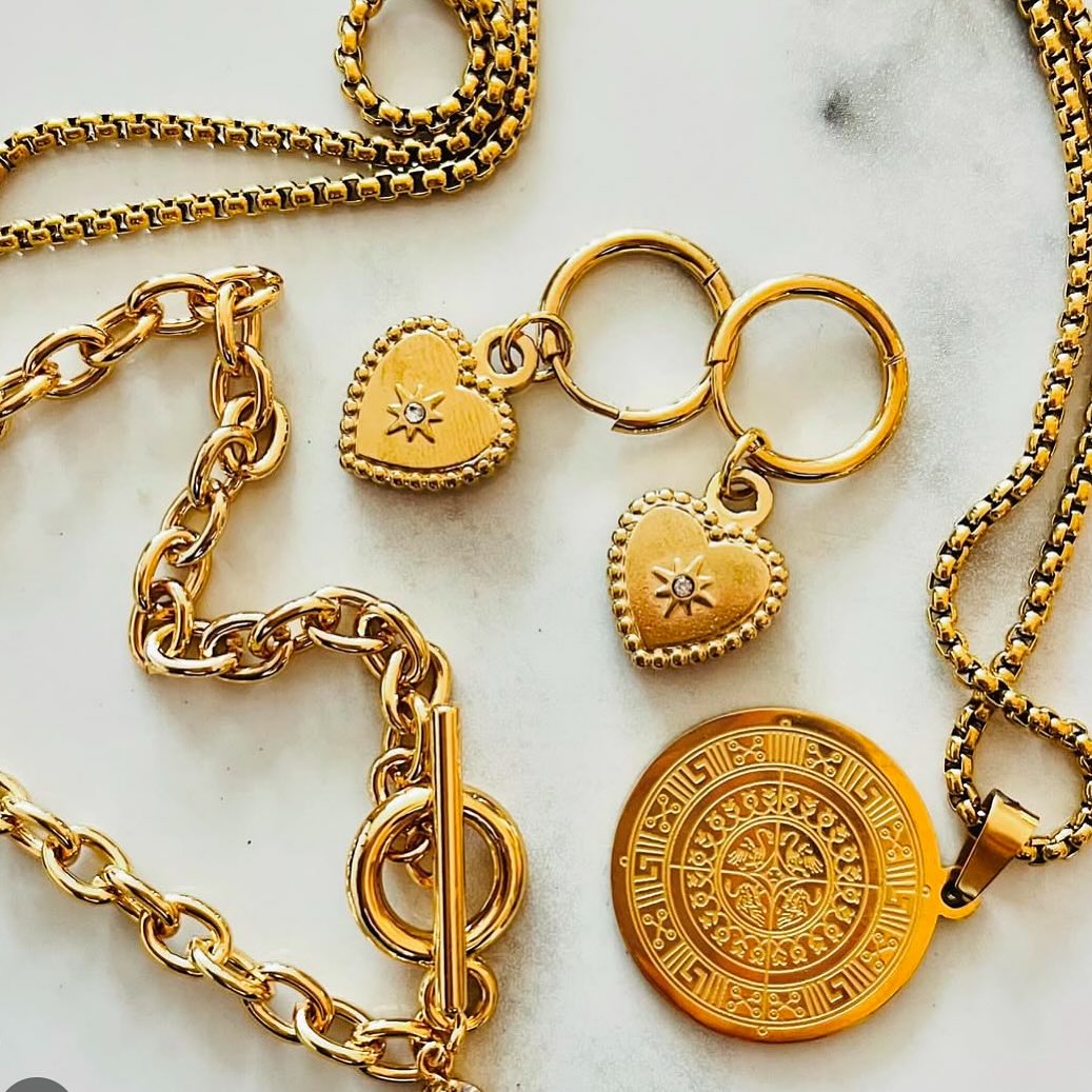 Feeling Golden ✨🫶🏼💛
Shop Now 👇🏼 Items from £8 😍
@elliyanjewellery
#elliyanjewellery #goldjewellery #stainlesssteel #golden #affordable #gifts