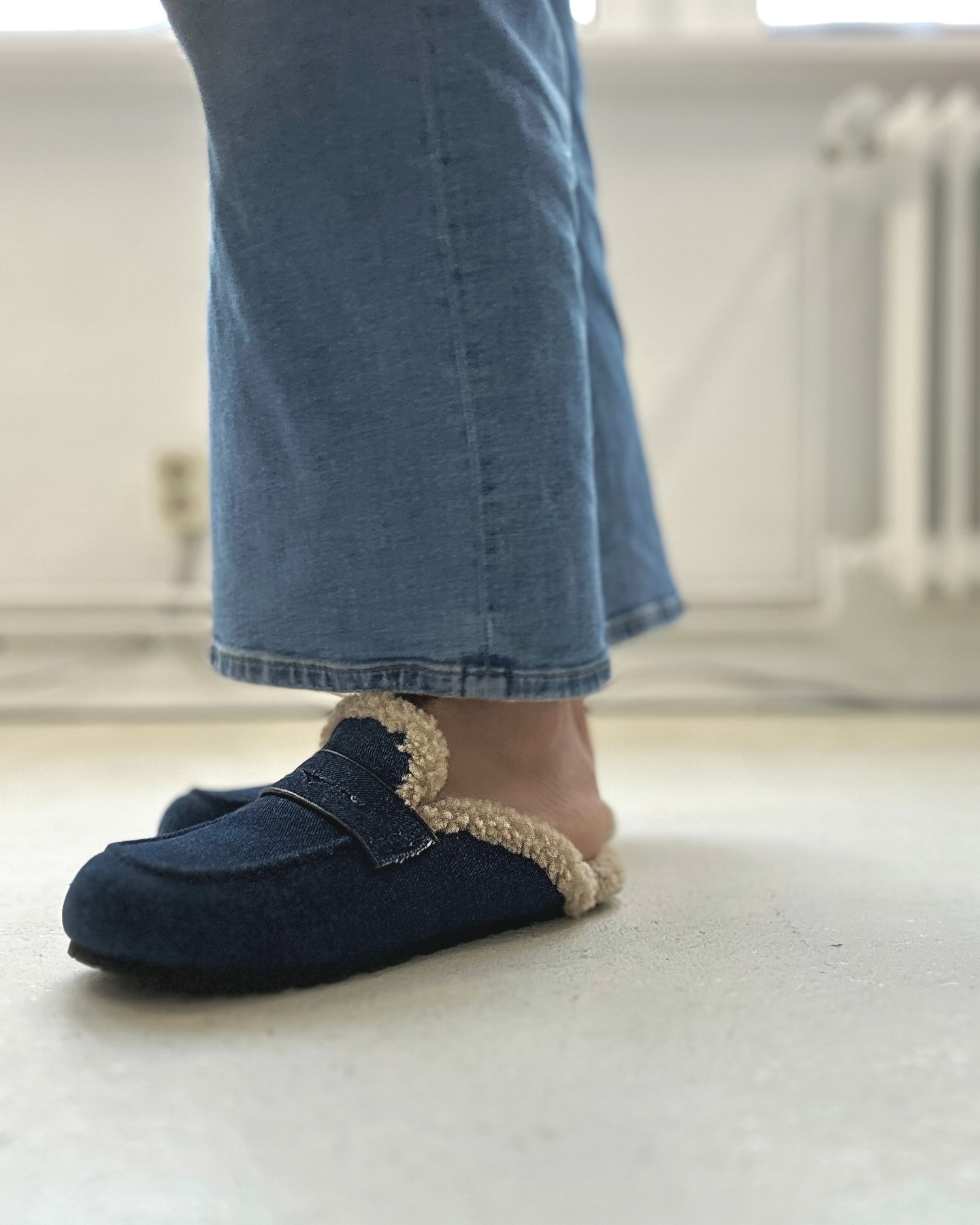 Endlich sind unsere beliebten Denim Mules wieder für Euch am Lager. 💙 Komplett mit Lammfell gefüttert und von außen mit robusten Denim versehen - perfekter Mule für den Frühling. #limitedstock
#lastchance #denimmule #mule #mules #denim #lovelies #ntk #nexttokate