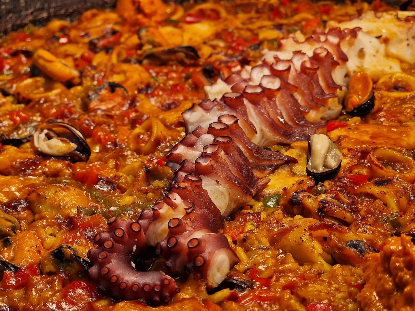 ¡Ven a probar nuestro delicioso arroz de pulpo y romesco en Gaudí Golf Club! 🌿🐙🔥
Disfruta de un plato lleno de sabor, con el mejor arroz meloso, pulpo tierno y el toque inconfundible del romesco. Todo en un entorno único, con vistas espectaculares y la mejor experiencia gastronómica.
¡Os esperamos!