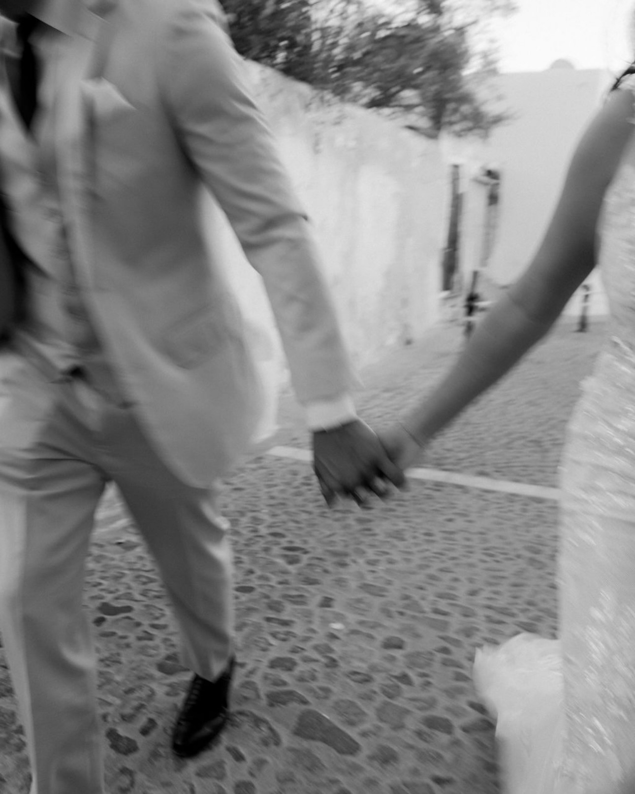 On one of the strongest windy days of the season we still made it up to the most perfect day and party ever ! Lisbeth and Louis decided to bring their closest family to Santorini to be present for their union. Close family means emotional times but also crazy party! They did not even got cold at all during their dancing time 💃
#santoriniweddingplanner#greeceweddingplanner#europeweddingplanner#destinationsweddings#europeweddings#luxuryplanning#greeceweddingphotography#