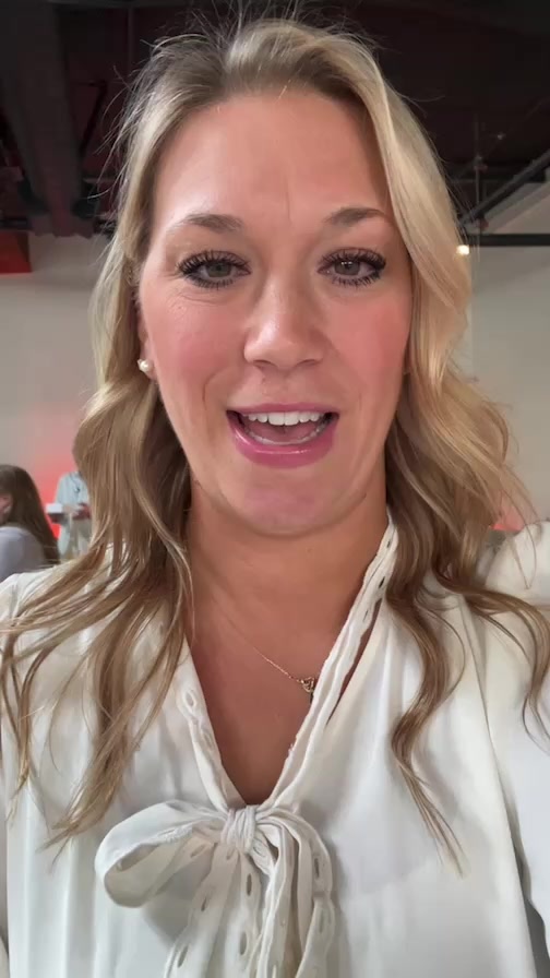 Opening tour of the Venue Crawl 2025
Venue: @everettwestpdx
Photography: @lindsayrenaephotography
Planning & Design: @alittlegrace.alittlelace
Florals & Styling: @poppiesandpaisleyfloral
Caterer: @artemisfoods
Bartender: @artemisfoods
Rentals: @ardeneventcollective
Desserts: @silverton.bake.shop
Photobooth: @stoletheshowphotoco
DJ: @eventteamentertainment
Gown: @brides_for_a_cause
Suit: @mrformaltuxedos
Paper Goods: @cravedesign
Bride Model: @alyssahmrs
Groom Model: @Avopocus
Hair & Makeup: @sarahrosemuah
Video Game Rentals: @videogamewizards
Videographer: @sightglass_photography
Hotel + Room Blocks: @hamptonpearl
Event: @thevenuecrawl
Transportation: @ecoshuttle