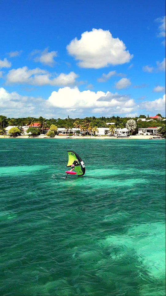 Pratique les jybes, les virements et toutes les manœuvres avec la wingfoil school Guadeloupe ! 🌴🏄♂️
À deux ou en cours particulier, je vous propose des cours de coaching de 2h pour vous perfectionner et apprendre de nouvelles transitions ! Cela passe par des exercices variés de changements de pieds, de positionnements de voile, de trajectoires, ... On décompose ensemble les manœuvres qui vous bloquent ! ✌️🤟
Quoi de mieux que la gwada pour faire ça ? 😎😜
#wingfoil #coaching #wingfoilschoolguadeloupe #wingfoiling #foiling #coach #kiteboarding #kitefoiling #guadeloupe #fwi #gwada