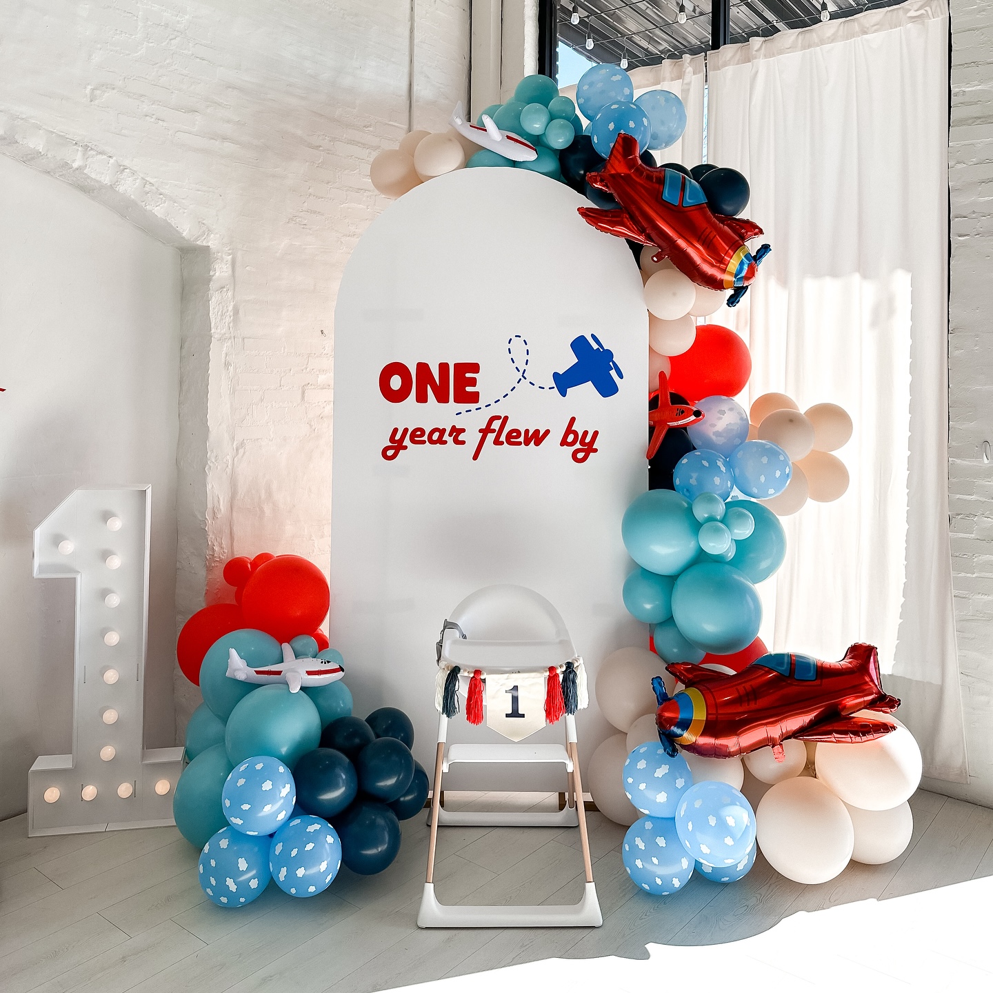 ONE year FLEW BY! βοΈπͺ©πβοΈπ
@julianne_w_shelton pulled out all the stops for her boys first birthday and we were so glad to be a part of it!
Link in bio to book! π