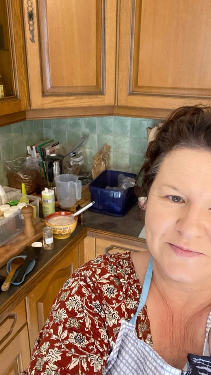 🧑🍳 Bienvenue dans ma cuisine…ou plutôt dans la vôtre !
Chaque semaine, je me déplace chez vous et en deux heures, je transforme votre cuisine en véritable atelier de batch cooking.
Mon objectif ? Vous faire gagner du temps, de l’énergie et surtout alléger votre charge mentale !
🍚 Derrière les fourneaux, c’est moi, avec mes recettes savoureuses, équilibrées et adaptées à vos goûts 🙂
➡️ Et vous, ça vous dirait de me laisser prendre les rênes de votre cuisine le temps d’un session ?
📩 Dites-moi en commentaire ou envoyez-moi un message pour qu’on en parle !
#batchcooking #cuisineadomicile #gagnezdutemps #bienmanger #Morbihan #VannesAuray