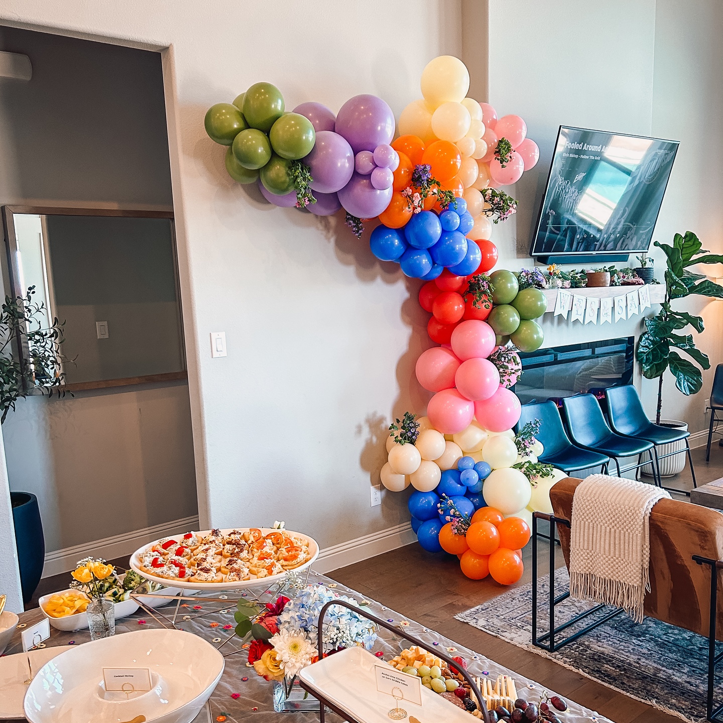 We donβt agree with the Groundhog, SPRING has sprung over here πΈ
@jesssypoo threw the cutest 70s vintage garden themed shower, and called us to help with balloons! π
Fun fact the last two clients I posted went to high school with my husband and I and IM SO THANKFUL they trust me to bring their visions to life after all these years ππ«ΆπΌ we wonβt talk about how many years π