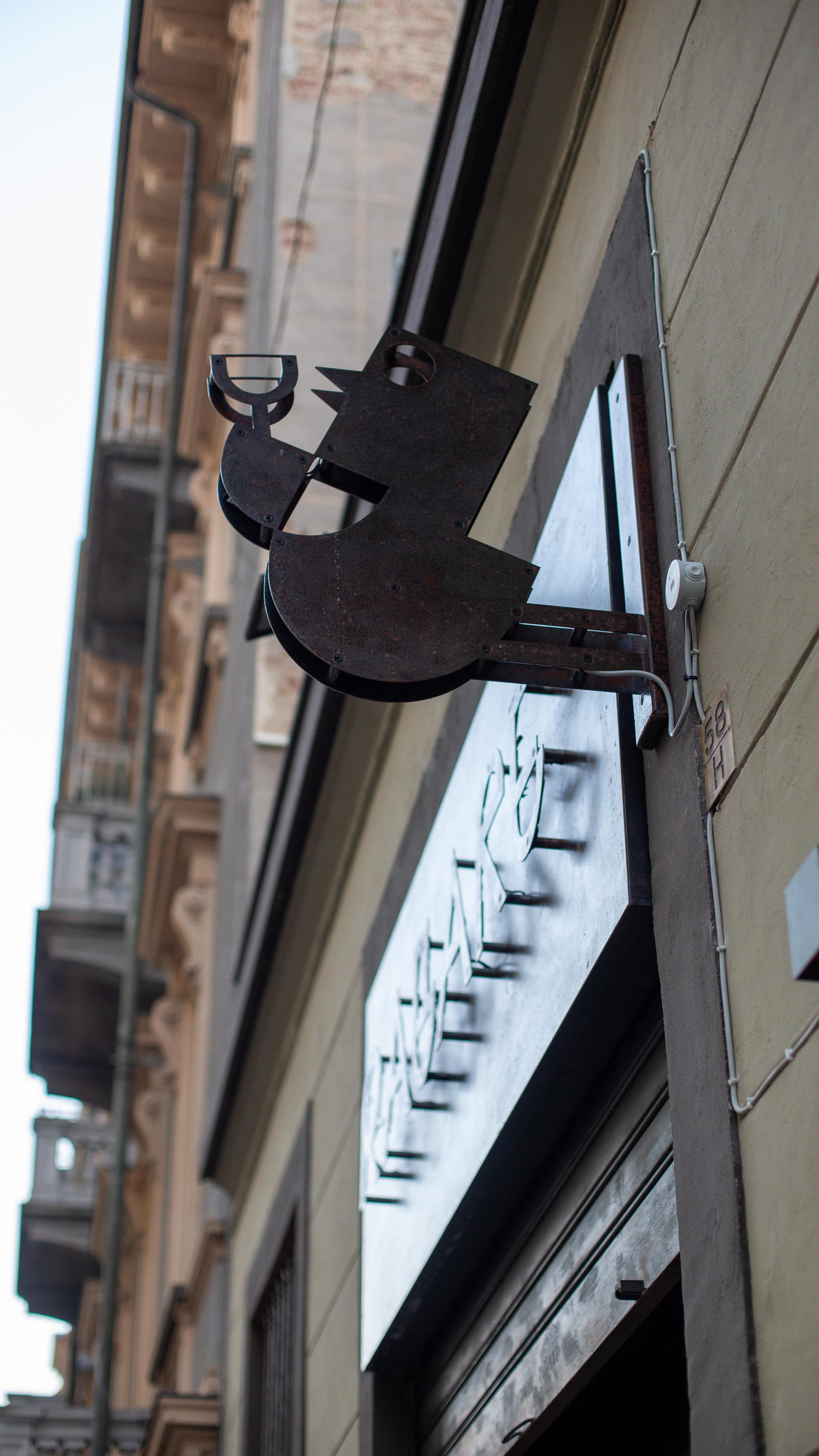 Che tutte le strade portano a Roma lo sapete già… ma forse non vi hanno mai detto che tutti i piccioni portano da #Rabarè!
Seguite gli sticker e fatevi guidare fino alle porte di #Rabarè, a pochi passi da Piazza Vittorio.
Siamo in via Maria Vittoria 58/H.
Dal martedì al giovedì dalle 18.00 a mezzanotte.
Venerdì e sabato dalle 18.00 all’1.00.
#piccoliassaggi #grandiingredienti #cucinacreativa #nuovaapertura #nuovaaperturatorino #ristorantetorino #enotecatorino #bistrottorino #NoLo #rabarè