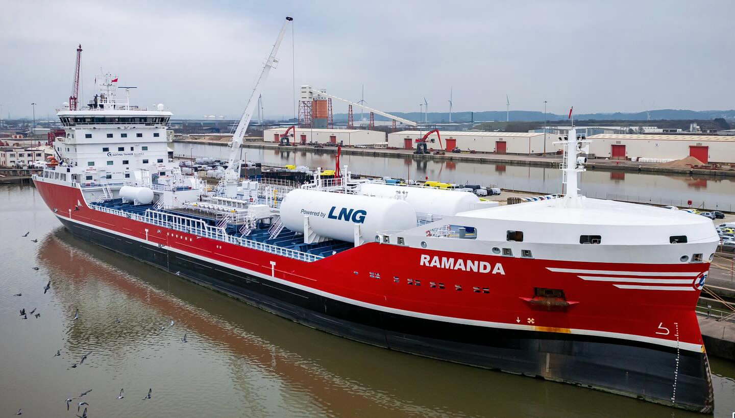 Ramanda discharging in Avonmouth, port of Bristol.
Photos by Martin Coombs, @hayandsmart_onboard