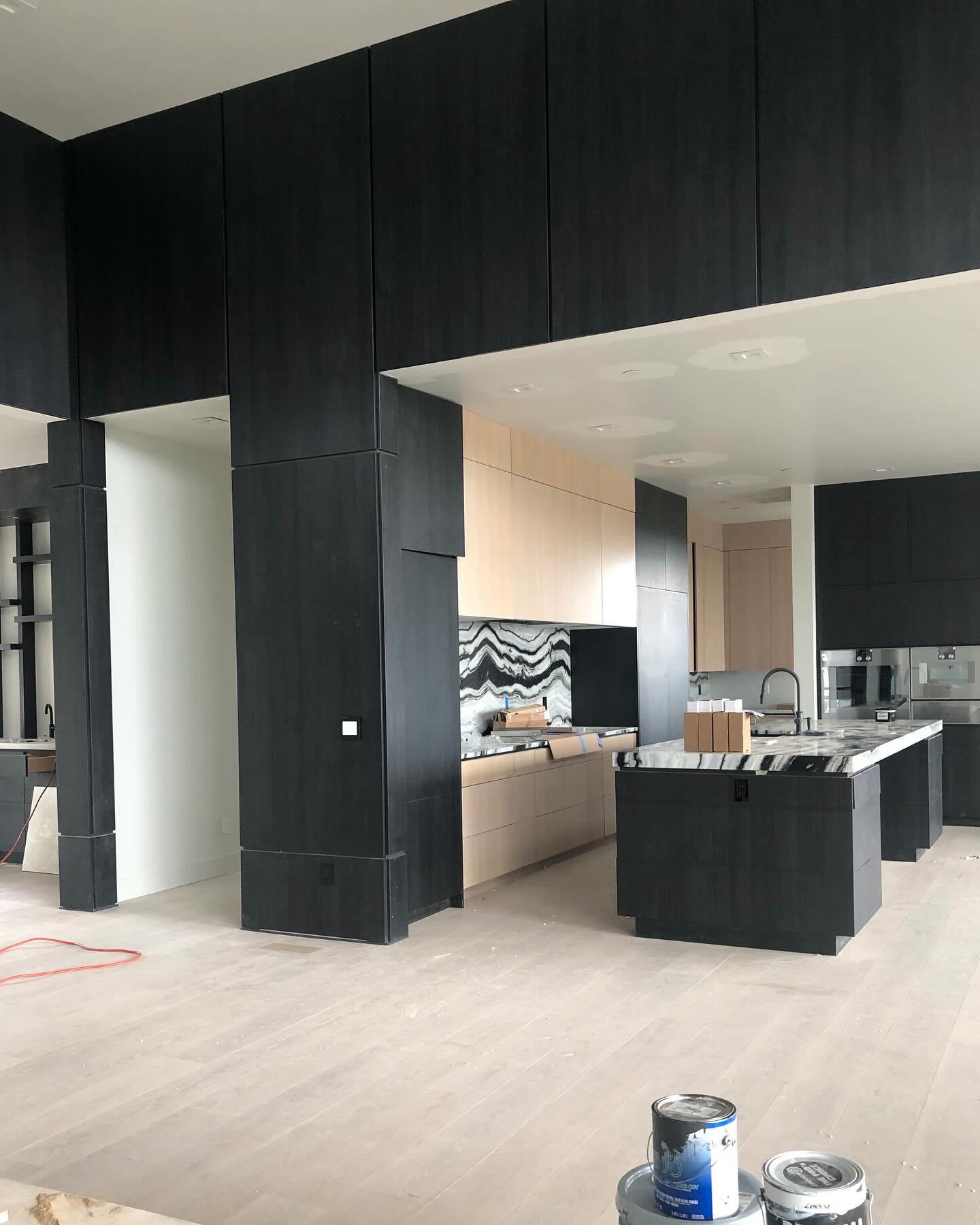 Progress Photo: Kitchen/Bar/Lounge
Single level Boise Foothills modern home. Custom joinery paired with architectural wall cladding for a sophisticated, sculptural interior.
I like cool architecture that leads to great design:) M
#monicamachadesign #customhomedesign #boiseinteriordesigner #treyhoffarchitecture #northernwoodplank