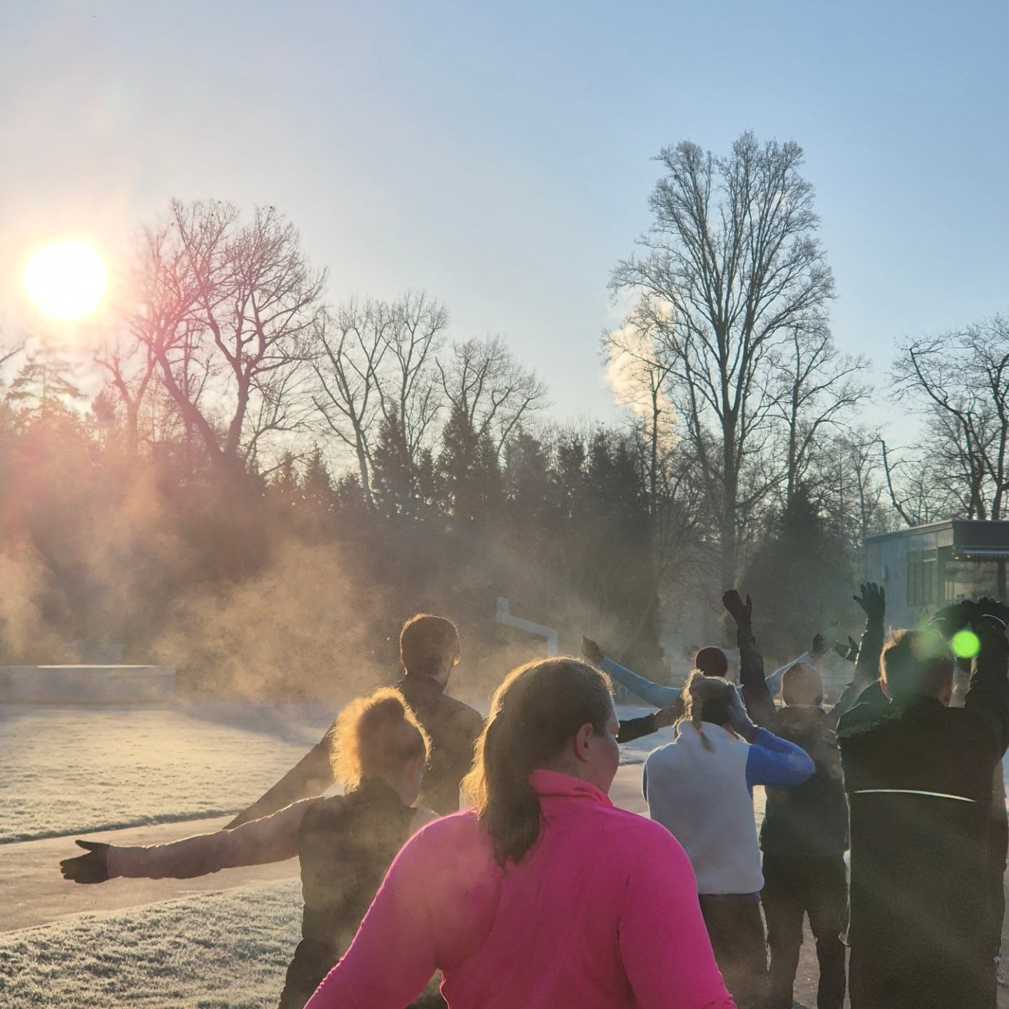 Da rauchen die Köpfe! Es ist zwar kalt, aber die letzten Tage waren einfach schön! Wenn die Sonne zwischendurch einmal rauskommt, merkt man das es was mit einem macht.
Man kann auch im Winter immer draußen Sport machen.