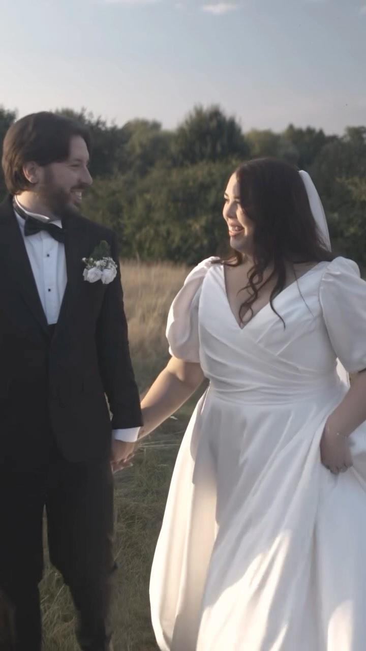 Aston & Charl what of those when the light is perfect ๐
Venue - @shackrevolution
Photographer - @hollyflorencephotography
Hair - @hair_comes_the_bride_uk
Make up - @makeupbyhollypaige
#shackrevolution #weddingteaser #weddingvideographer #londonweddingvideographer