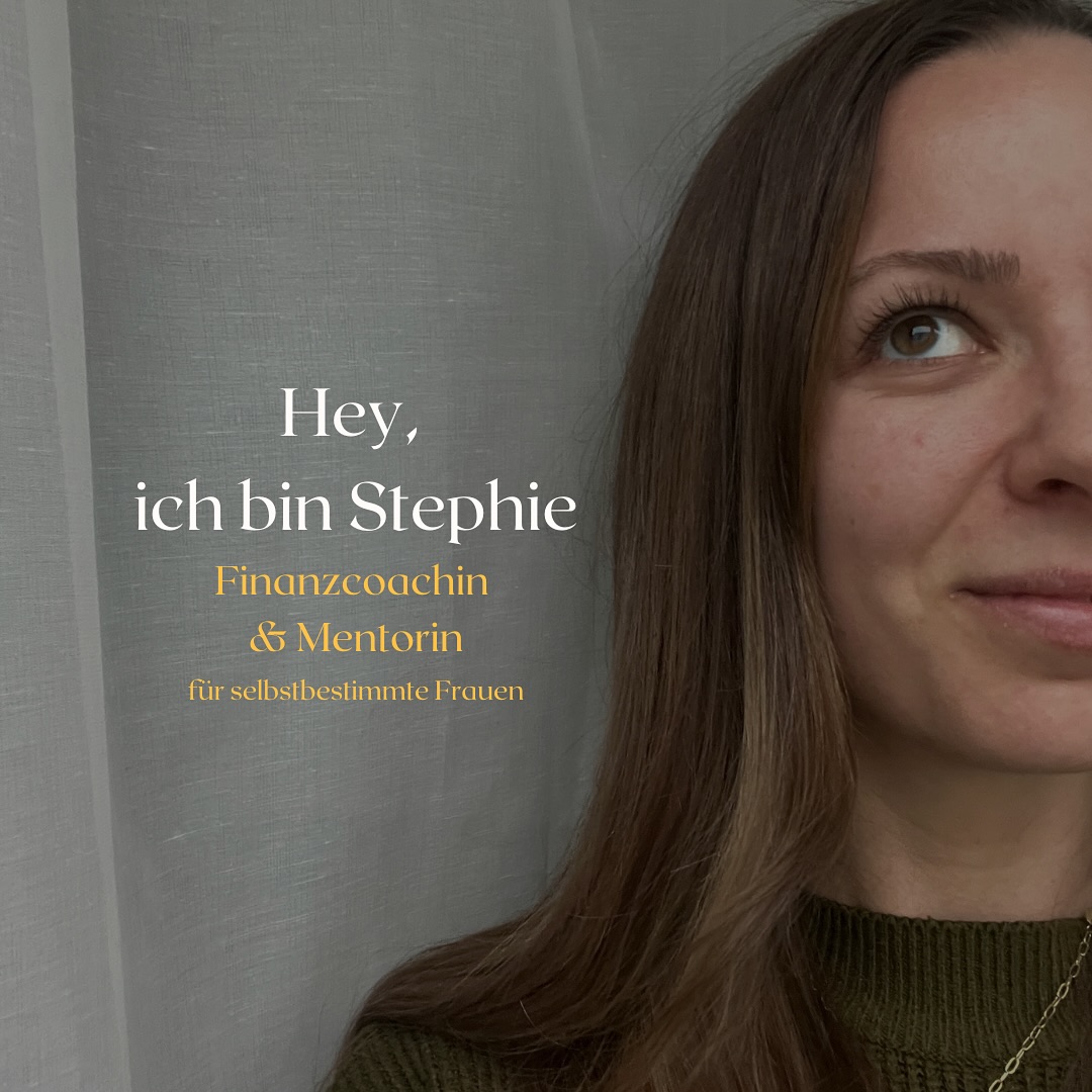 Hey ich bin Stephie 👋🏻
Deine Finanzcoachin mit dem spirituellen Extra ✨
Ich verbinde fundiertes Wissen und bewährte Strategien mit einer Extraprise Spiritualität, tiefen Erkenntnissen aus der Persönlichkeitsentwicklung und meiner Leidenschaft für Yinyoga und Astrologie.
Ich habe erkannt, dass Finanzen mehr ist als nur Mathematik - sie berühren unsere Emotionen, unsere Glaubenssätze und manchmal sogar alte Wunden.
Wenn ich nicht gerade Frauen dabei helfe, ihre Finanzen zu transformieren, findest du mich mit einem Cappuccino in der Hand auf Reisen, im Camper in den Bergen oder im Bikini am See ☀️
Und wer bist du? ☺️🧡
FINANZCOACHING
FINANZEN FÜR FRAUEN
FEMALE FINANCE
Stell dich in den Kommentaren vor und lass uns gemeinsam sehen, wer so alles in meiner Finanzcommunity rumschwirrt. Connecten, Austauschen, gegenseitig Inspirieren 🫶🏼