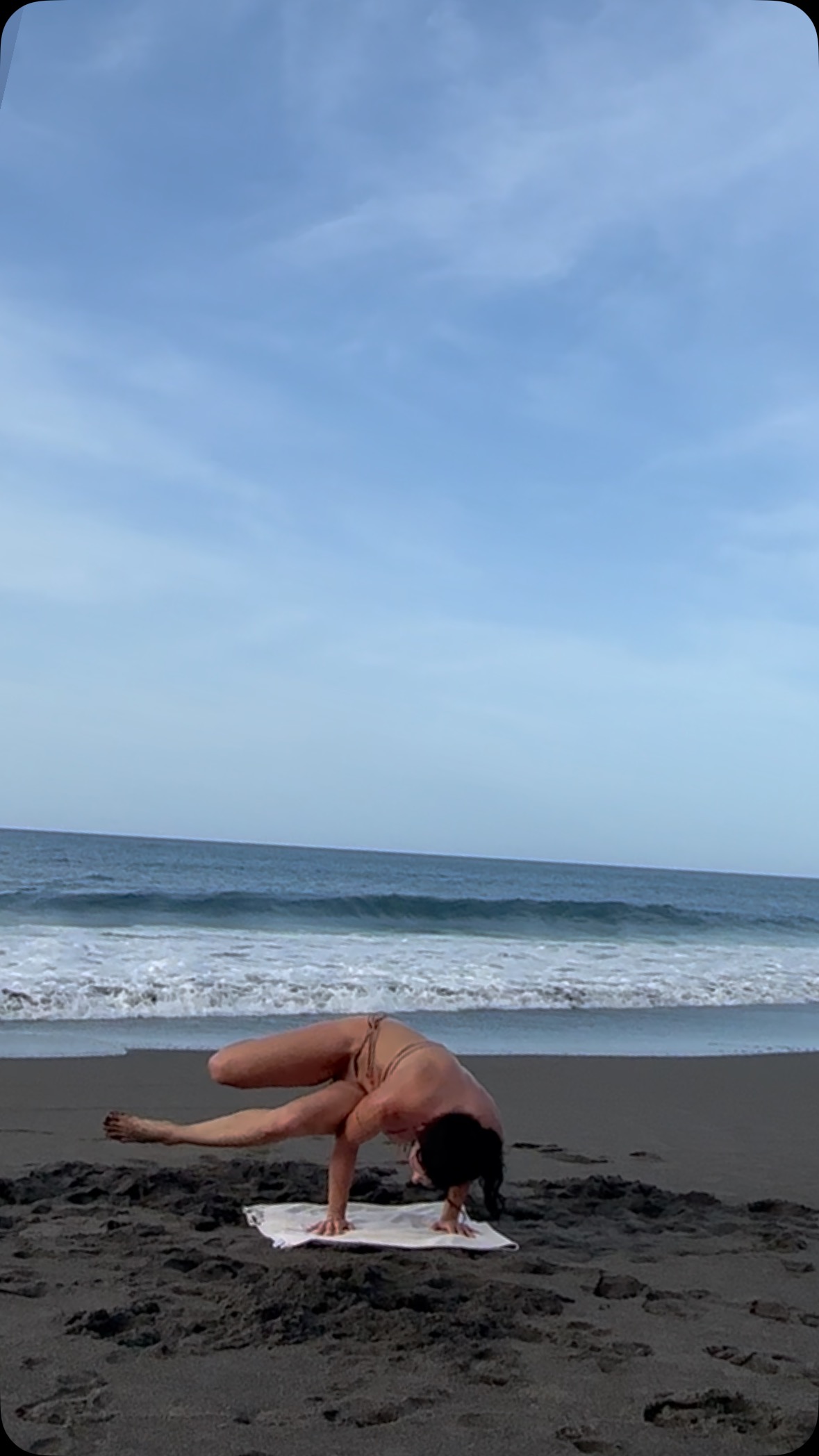 Missing the #azores on this windy cold dreadful #connecticut day. Yoga Pilates Fusion tomorrow morning at 8:30am and the Aerial Yoga at 11:30am. I have space available in both classes sign up on line or dm me!
.
.
#yoga #beachyoga #armbalance #sidecrow #parsvabakasanavariation #saomiguel #portugal #travel #explore