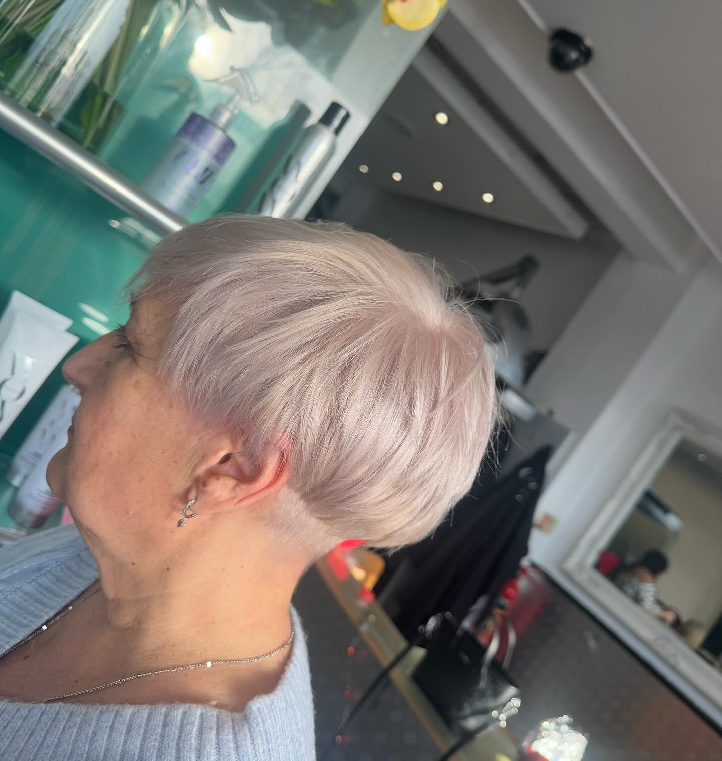 Major transformation by Amber and Gareth yesterdayāØ
Scalp bleach and cut and blowdry.
Amber and Gareth work in the salon Tuesdays through to Saturdays
0121 744 4557 or Dm us to book in