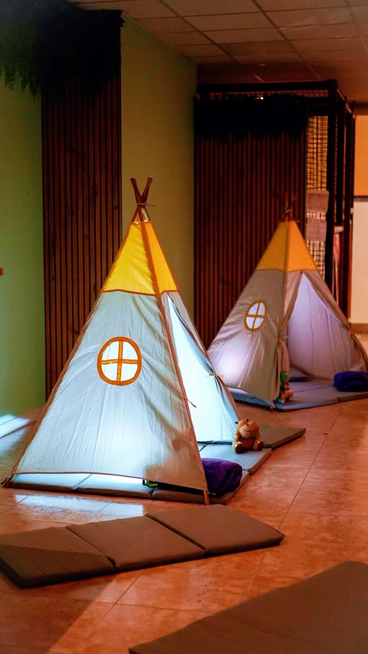 PIJAMA PARTY en Tata’s Eventos ✨🌙
Haz que tu hijo y sus amigos vivan una noche mágica e inolvidable con nuestra Pijama Party. 🎉💫 Un plan perfecto donde podrán disfrutar de juegos, música, cine, snacks y muchas sorpresas en un ambiente seguro y acogedor.
🎈 Decoración temática personalizada
🎮 Actividades y juegos divertidos
🎬 Cine con palomitas
🍕 Cena
💤 Espacio cómodo para descansar
Una experiencia única que recordarán para siempre. ¡Reserva su noche especial en Tata’s Eventos y deja que la diversión no tenga fin!
📍 Tata’s Eventos - La Llagosta
📞 680 671 424
#FiestaInolvidable #DiversiónSinLímites #TatasEventos
#PijamaParty #pijamada #fiestadepijamas