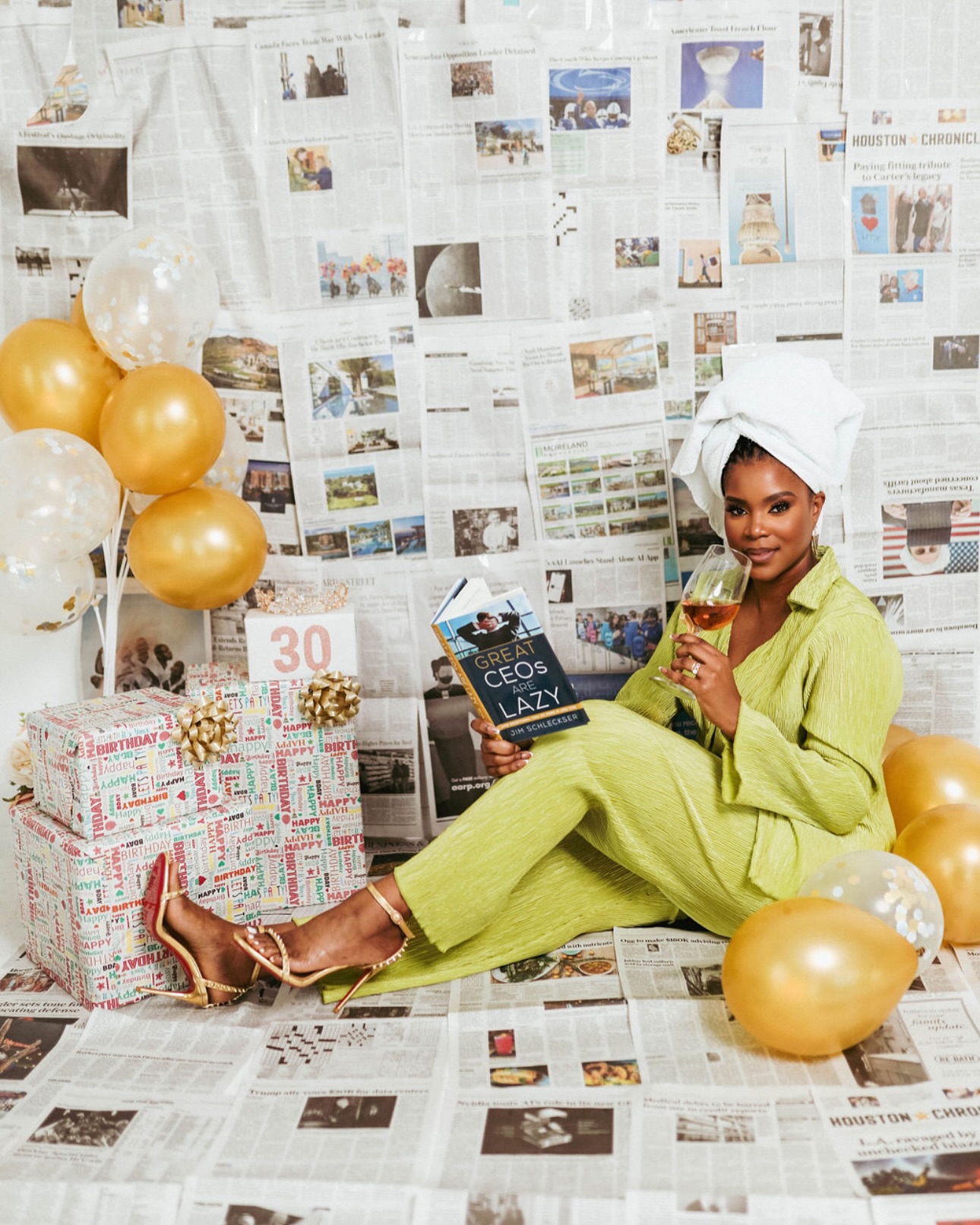 A photographer who also offers professional makeup services—your all-in-one destination! Book your shoot with us and get your makeup done on-site for a seamless experience.
#htxphotographer #htxphotography #htxmua