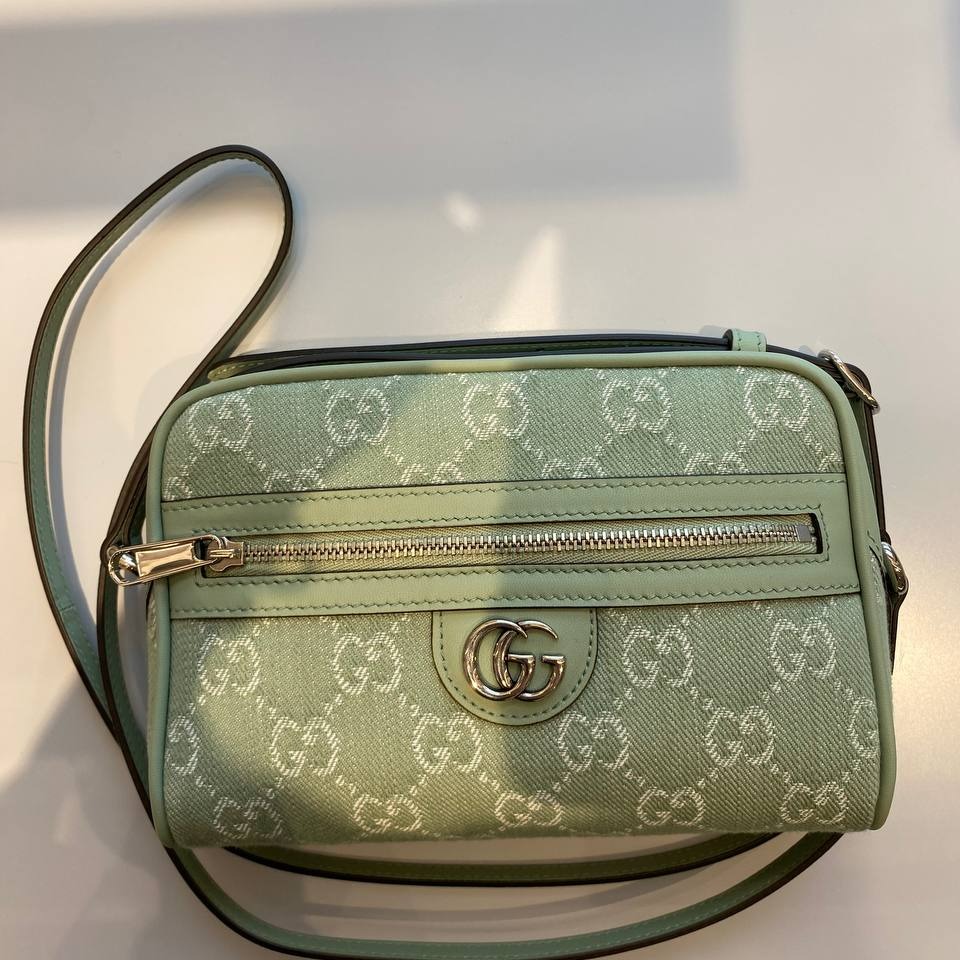 🔥 Brand New Gucci Ophidia Mini Shoulder Bag 🔥
✨ Retail: $1,900
💰 Your Price: $1,390 (Save $510!)
🆕 100% Authentic | Brand New | Full Set
Luxury for less—get your hands on this timeless Gucci piece before it's gone! DM to purchase 📩💎 #GucciLover #LuxuryDeals #GucciOphidia