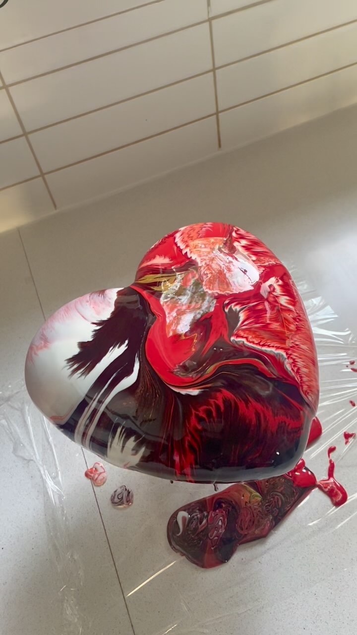 Under a week to go!! Have you placed your Valentine’s orders yet?! If not, you can do so on www.prettylittlelayerstoronto.ca (link in bio)