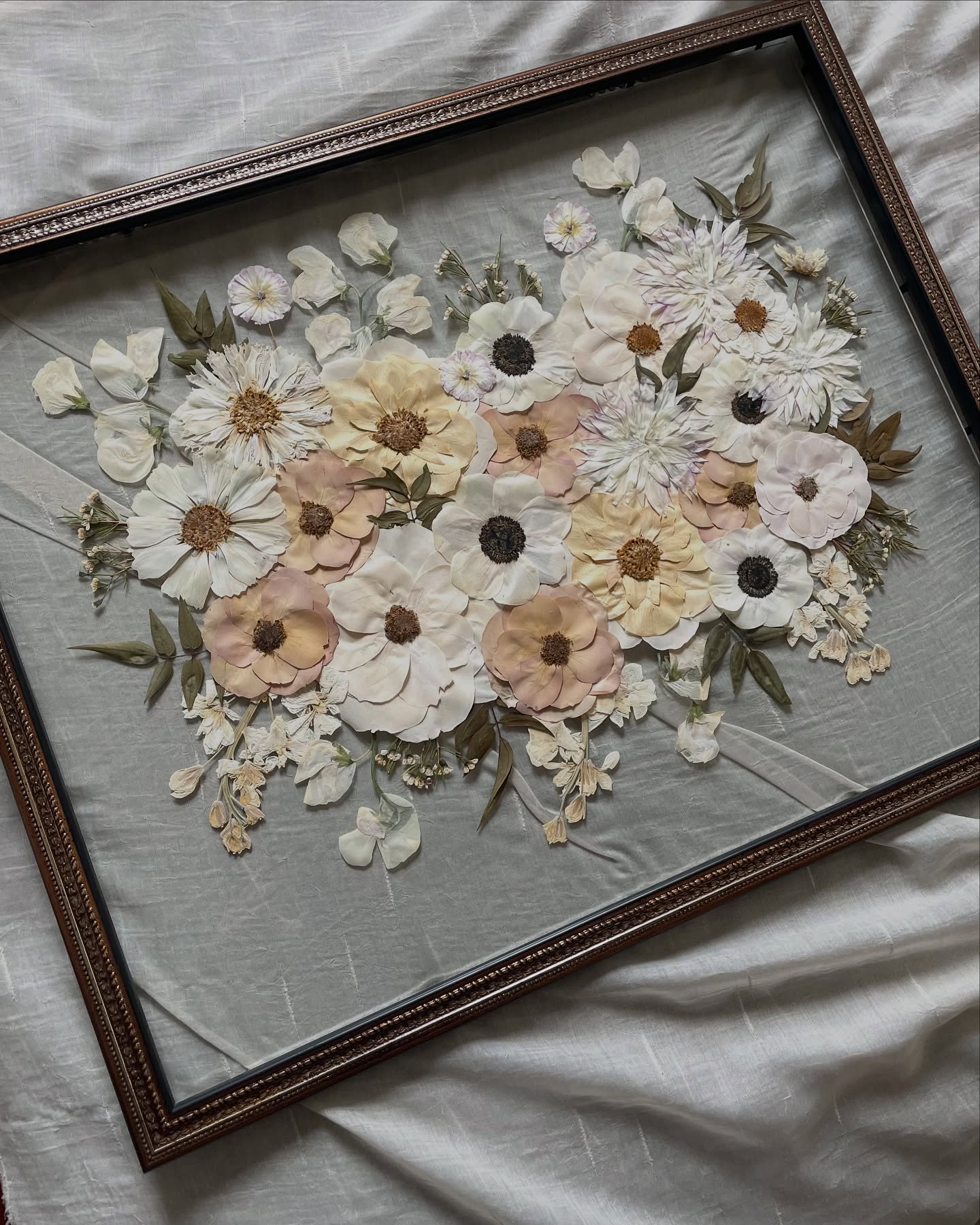 Some before and afters of Erinn’s beautiful blooms in our 16”x20” vintage gold frame.
Florist: @fleuressencefloraldesign
Wedding Photography: @ripp.photography.co
.
.
.
#pressedflowers #flowerpreservation #flowerpressing #floralart #floralframe #bouquet #weddings #rvaweddings #rvaengaged #rvasmallbusiness #richmond #virginia #saveyourbouquet #heirbloom #creative