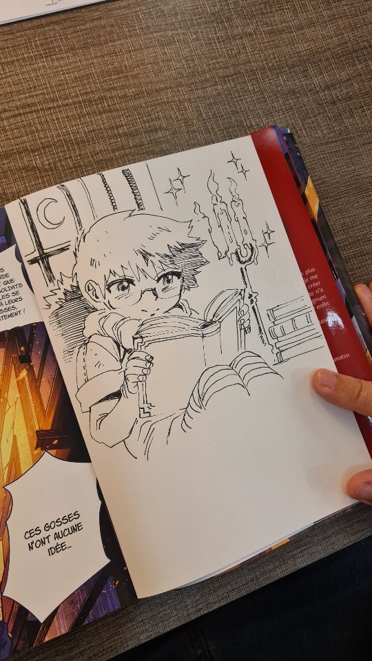 Retour sur la dédicace de @heitoramatsuart le mangaka de Magnum Opus ce mercredi 5 février à la librairie @librairie_bulle_officiel ✨️
🤩 Voici quelques photos des magnifiques dédicaces faites par l'auteur.
L'auteurs sera encore en France pour quelques dates:
▪︎ Jeudi 6 février de 16h a 18h à la librairie @bulles2salon17
▪︎ Samedi 8 fevrier de 10h à 14h au Festival de la BD de Serris (77)
▪︎ Samedi 8 février de 16h à 18h à la librairie @hayaku_shop de Paris.
N'hésitez plus et découvrez cette superbe #aventure #fantasy autour de la quête de la pierre philosophale. #Manga prévu en 3 tomes.
#NouvelleHydre #shonen #MagnumOpus #HeitorAMATSU #mangaka #dedicace #PierrePhilosophale #Alchimie #Magie