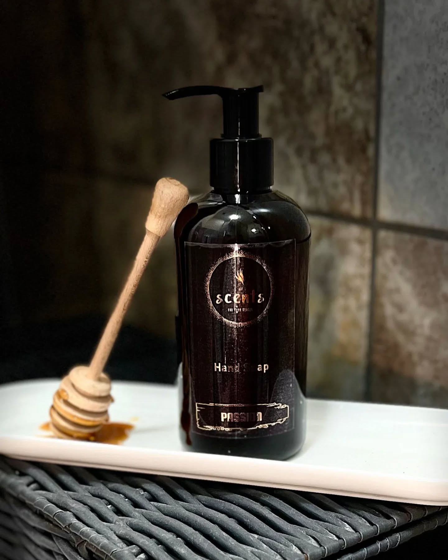 Passion
The perfect blend of smokey and sweet, this fragrance brings warmth to any room. Relish in top notes of warming spices, honey with a hint of citrus leading into woody smokey aromas resting on a bed of amber, tonka bean and hints of patchouli.
○ 250ml Amber plastic bottle
○ Rose gold labelling
Shop at www.scentsforyoursenses.co.uk
#handsoap #naturalproducts