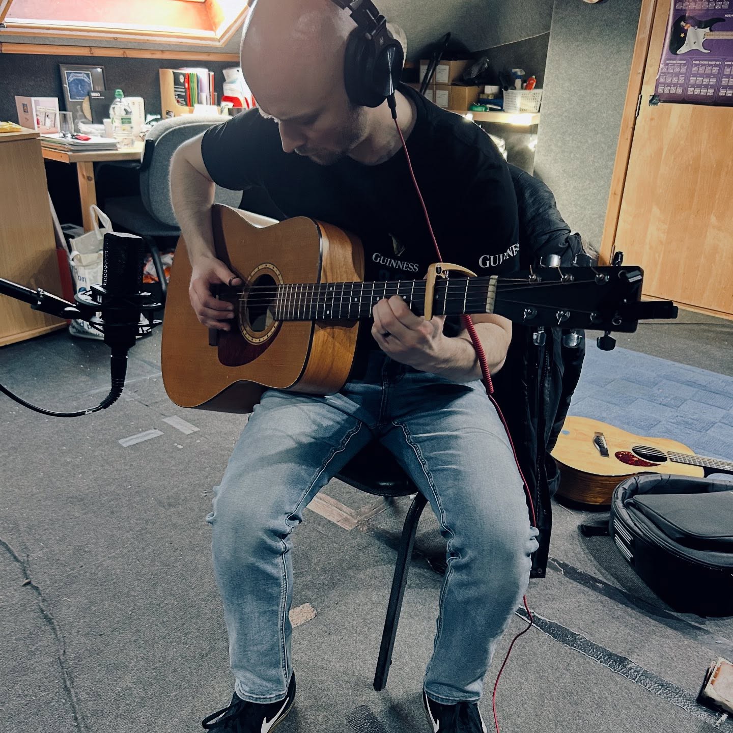 Had the pleasure of recording the amazing main man @desteban6 today in the studio. Some beautiful acoustic guitar getting tracked today, very cool old school vibes 🎸
#millermusic #musicstudio #producer #engineer #mixer #recording #tracking #acoustic #guitar #makingmusic #paisley #renfrewshire