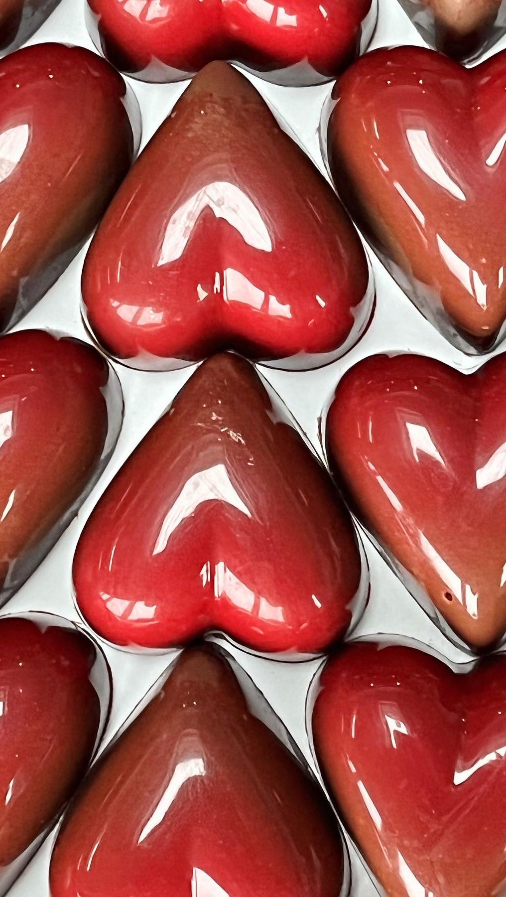 The revealing stage: checking the finish of our newly decorated moulds before working on our fillings 🥭🌰🍫🫙
It doesn’t always go according to plan so every successful batch is a celebration! 🎉
📸
Toasted sesame seeds praline 🎈⚜️
Brandy ♥️
Mango & Passion fruit 🥭
#finefood #handmade #finechocolate #craftchocolate #artisanchocolate #chocolovers #beantobarchocolate #chocolateart #gourmetfood #chocolat #valentineday #valentineschocolate #valentinesgift