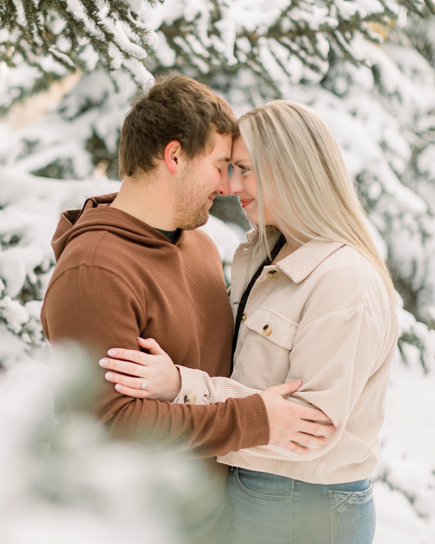 Snow-kissed evergreens are one of the MANY beautiful scenery locations to add to an already cozy, snowy, winter engagement session!🌲
Ashlyn + Eli sure knew how to make this chilly session so much fun! Can’t wait to share their wedding photos with you all!