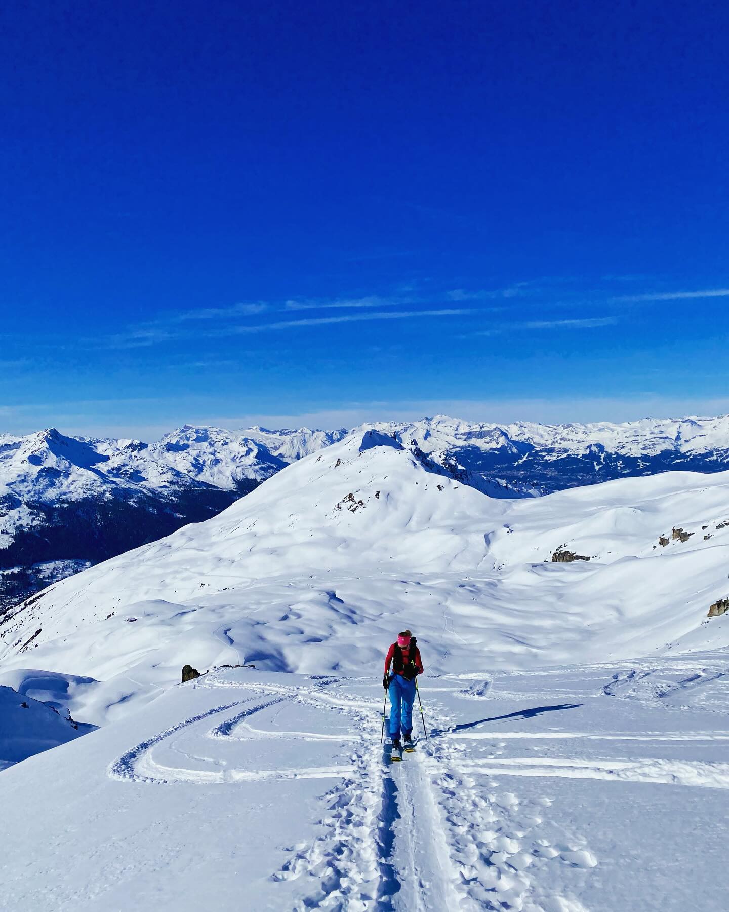 ⭐️⭐️⭐️⭐️⭐️ ski touring conditions this week! Ready for the arrival of our off piste and touring guests with @infinitymountainguides this weekend.
#fromwhereweski #skitouring #skitouringswitzerland #backcountry #backcountryski #powder #bluebirddays #valdanniviers
