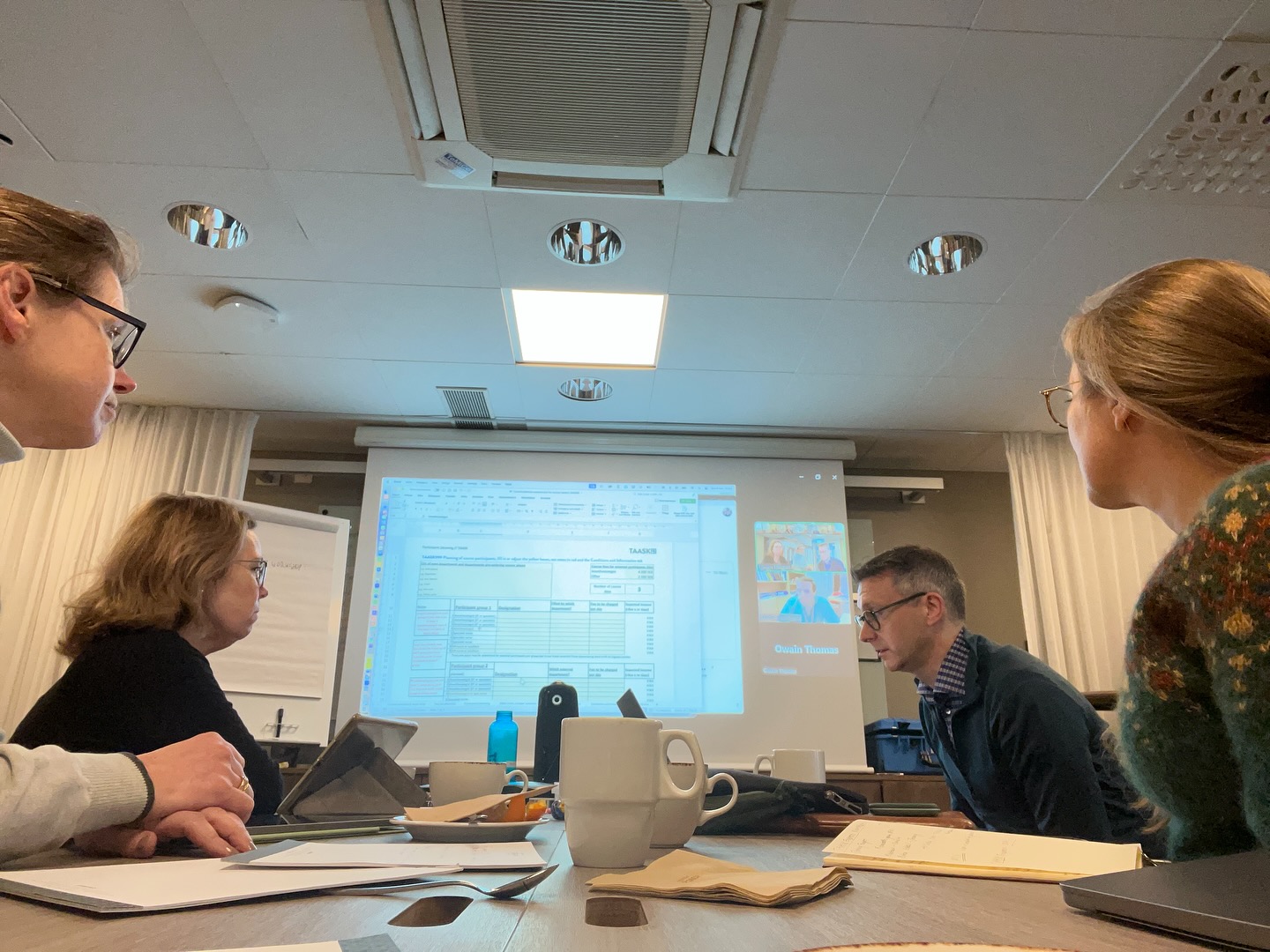 Utvecklingsgruppen har haft två intensiva dygn i Torekov där vi bland annat uppdaterat alla olika planeringsdokument och pretestet, skrivit nya fall och haft en workshop om återkopplingsteknik med Marlene Mohr.
Vi har också planerat för TAASK Express på SFAI och SSAImötena.
#taaskforce ser fram emot ett nytt TAASKår!