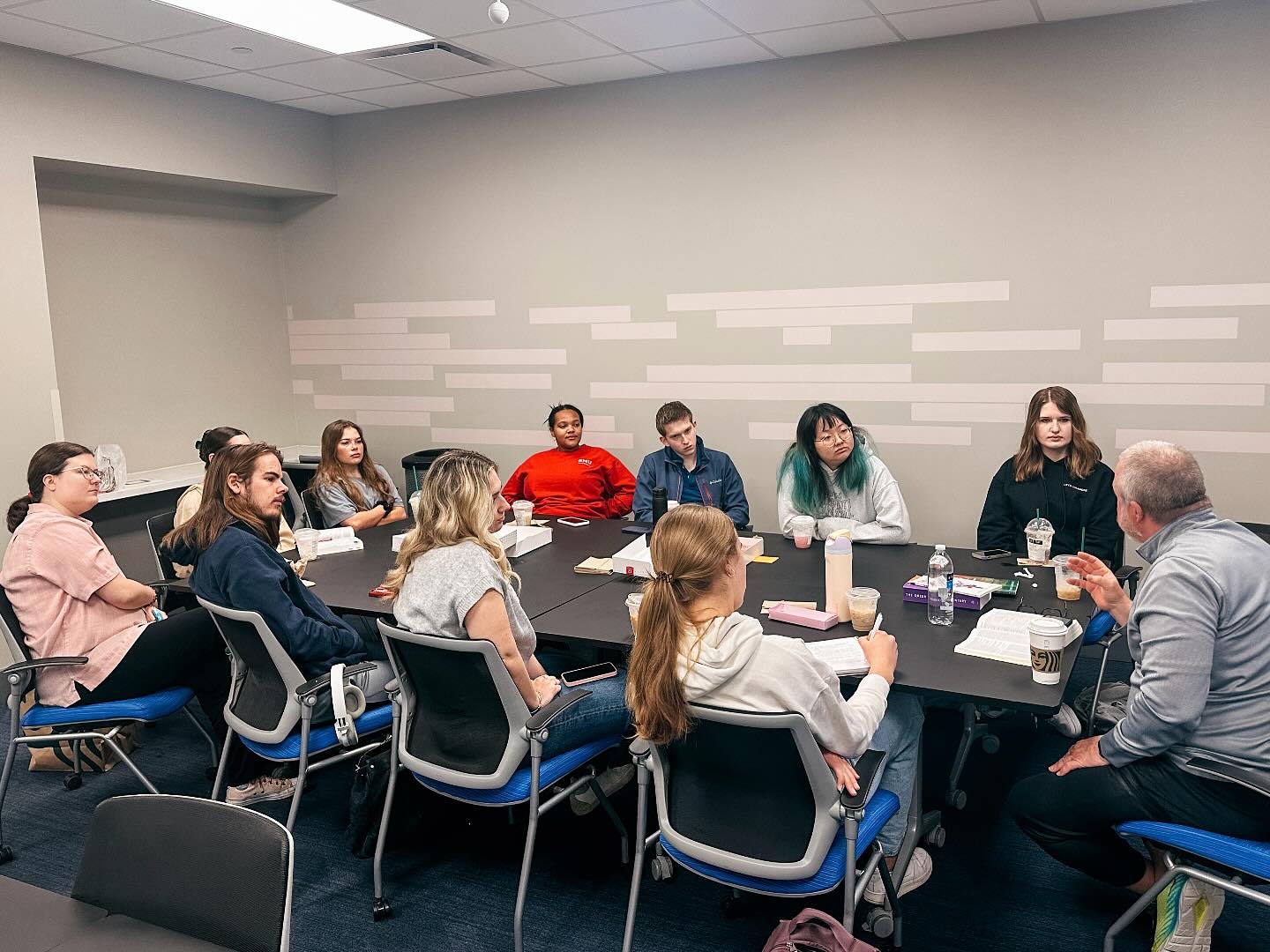 This morning we gathered together for a Bible study on Leviticus! It was an enriching time exploring how we approach and interpret hard passages in the Bible.
Special thanks to @martyloman for leading today!
If you’re looking for a community where you can come with your doubts, hurts, and desire to learn more about faith, come join us!
📍Sundays at 6pm, Worship + Dinner (5817 Hillcrest Ave)
📍Wednesdays at 9am, Bible Study, HTSC 121