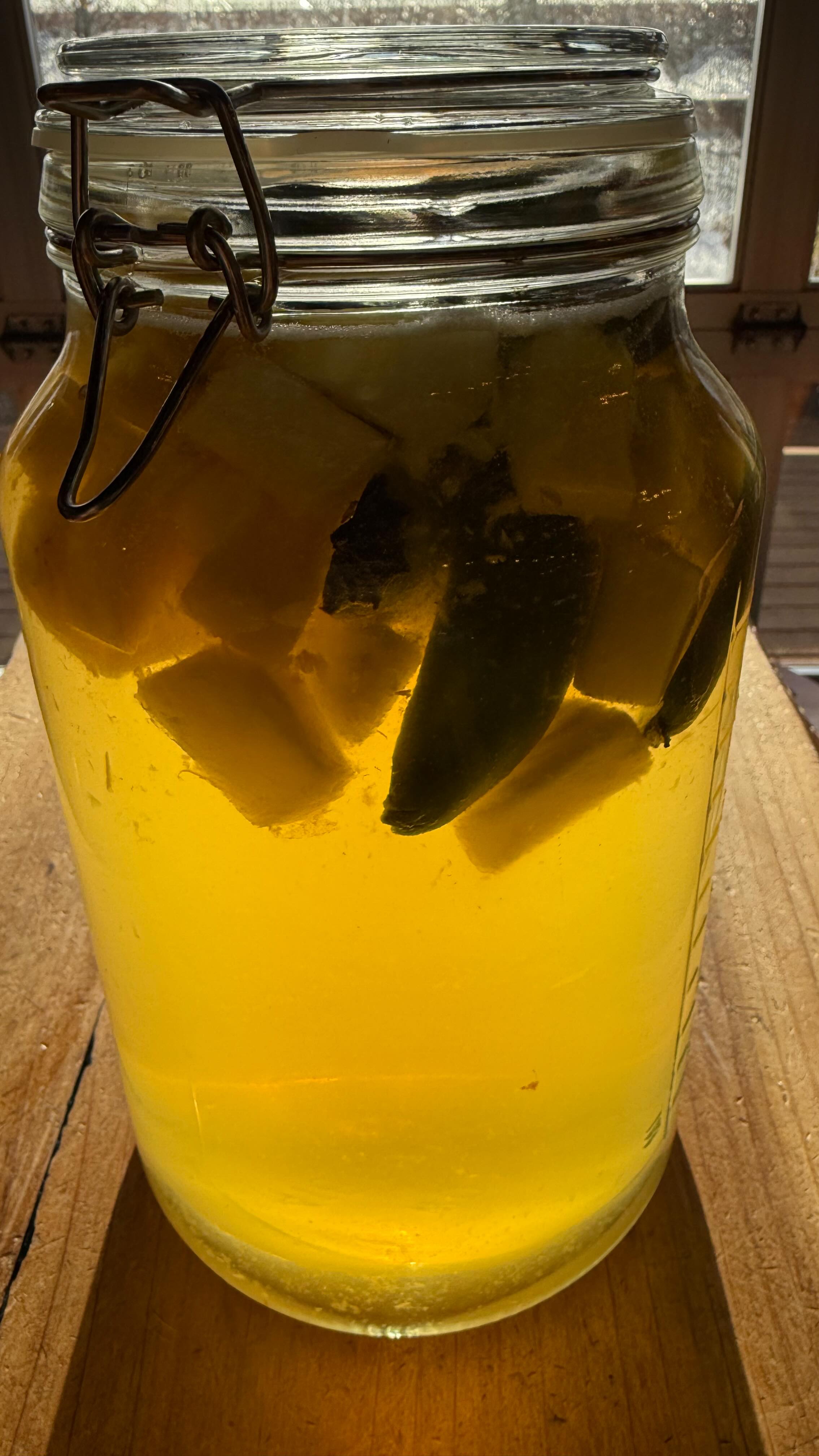 Some people call this soup weather, we call it shrub season.
.
.
.
#crowandcart #whiteakerneighborhood #womanownedbusiness #eugenebarscene #cocktailsandmocktails #eugenebars #shrubcocktails