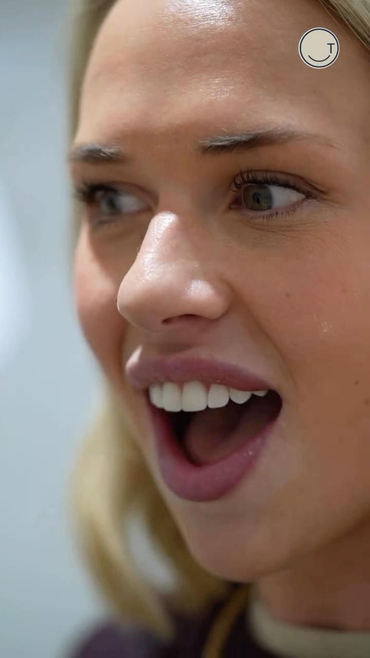 The smile at the end is worth putting up with the shaky camera 😆💙
.
.
#teethbyteki #compositebonding #newsmile